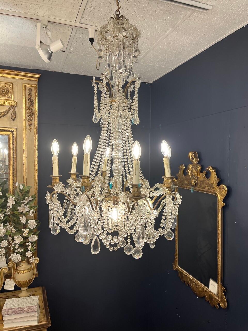 Italiano Antico lampadario di cristallo a 12 lampadine in vendita