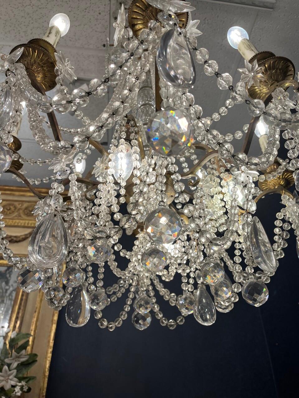 XX secolo Antico lampadario di cristallo a 12 lampadine in vendita