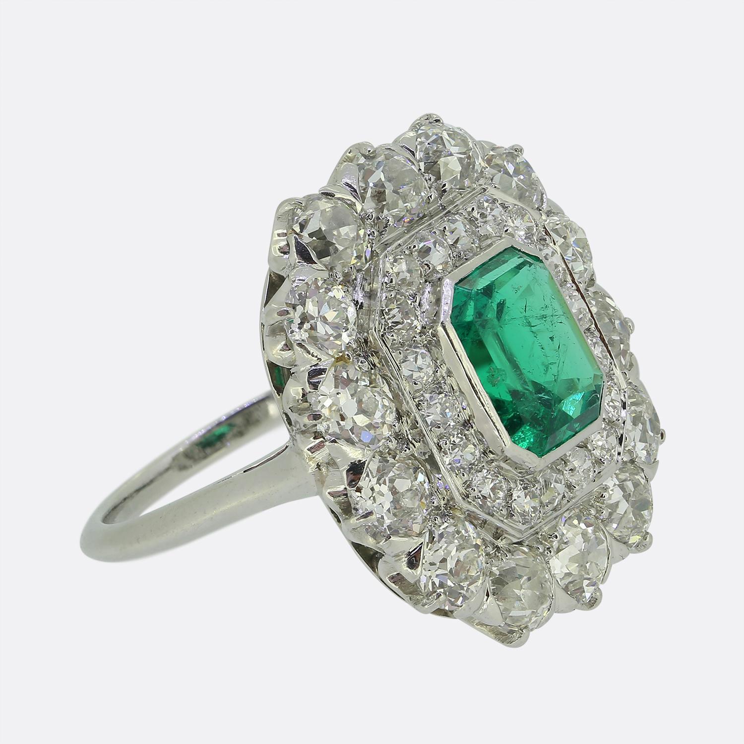 Édouardien Bague ancienne à grappes d'émeraudes et de diamants de 1,20 carat en vente