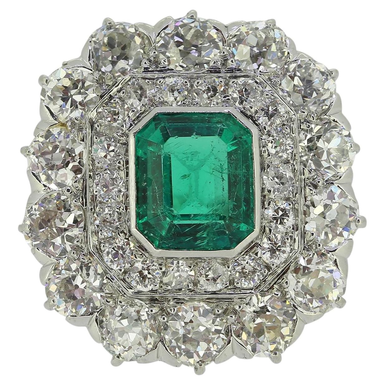 Anillo antiguo en racimo de esmeraldas y diamantes de 1,20 quilates