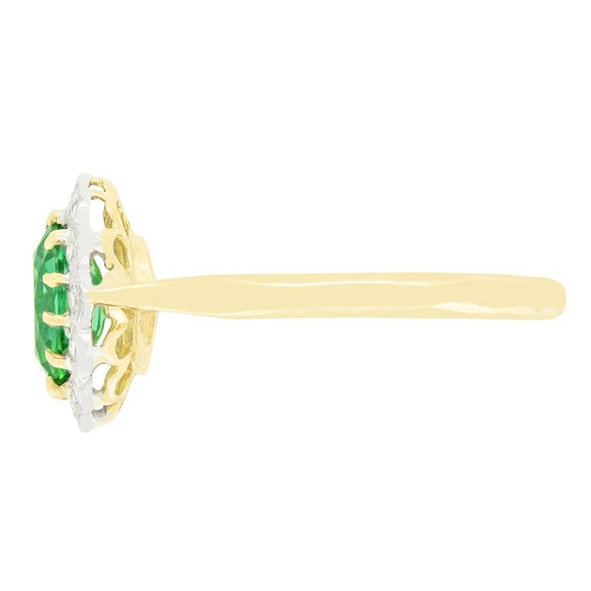 Antique 1.20ct Green Tourmaline and Diamond Cluster Ring, c.1930s (Art déco) im Angebot