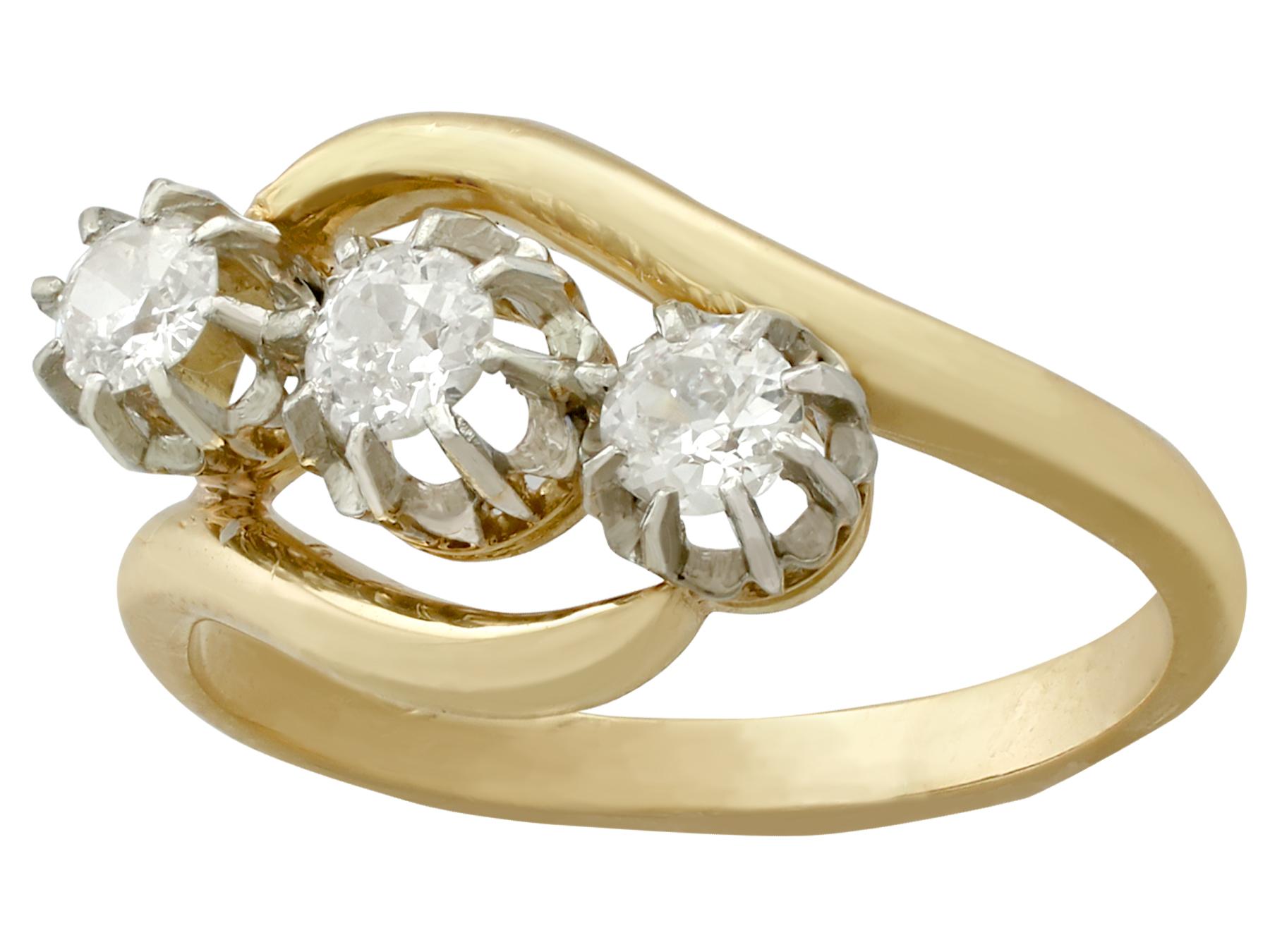 1900s Antique 1.22 Carat Diamond and Yellow Gold Platinum Set Trilogy Ring (Alteuropäischer Schliff)