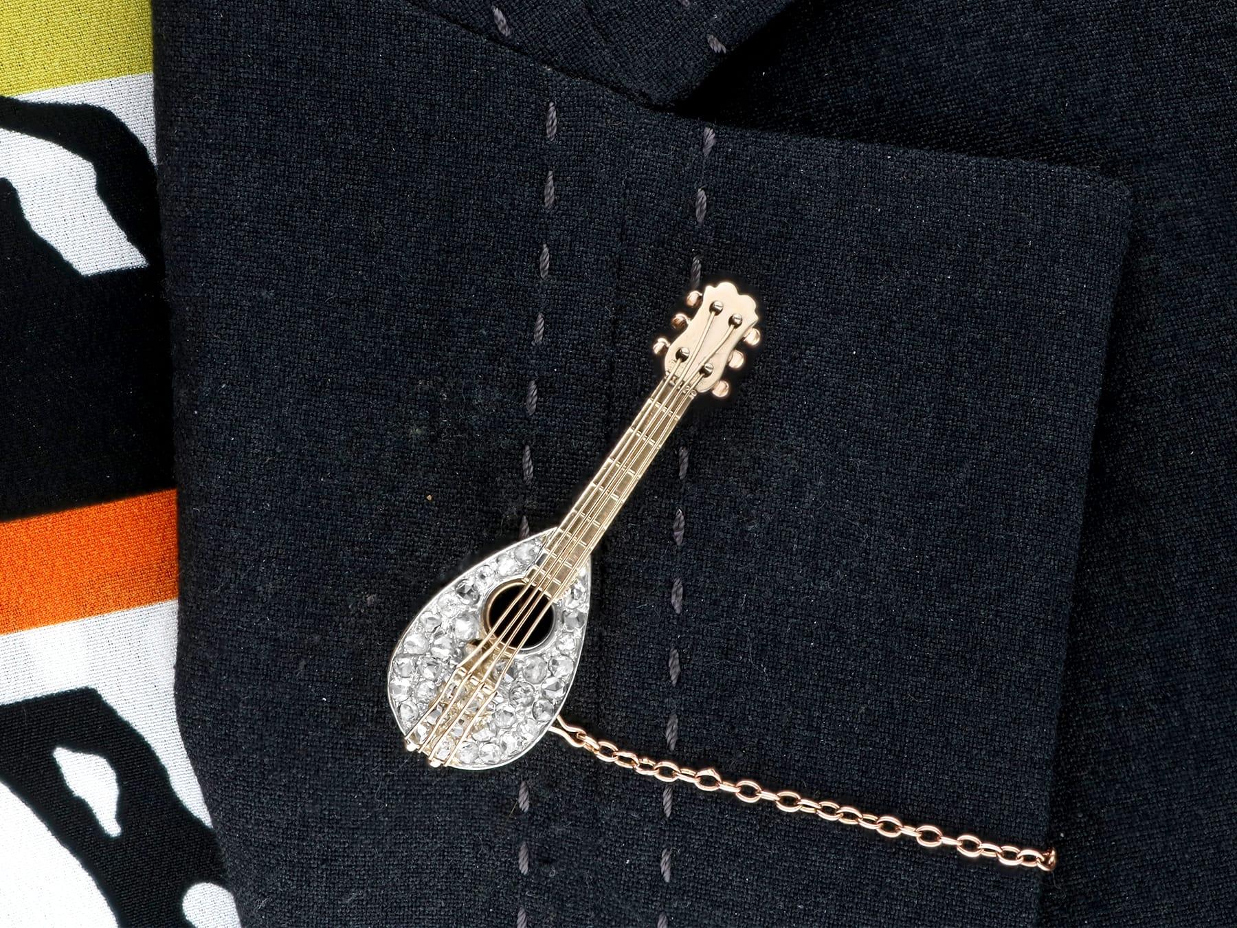 Antica spilla a mandolino in oro giallo 9k e diamanti da 1,25 carati Circa 1890 in vendita 5