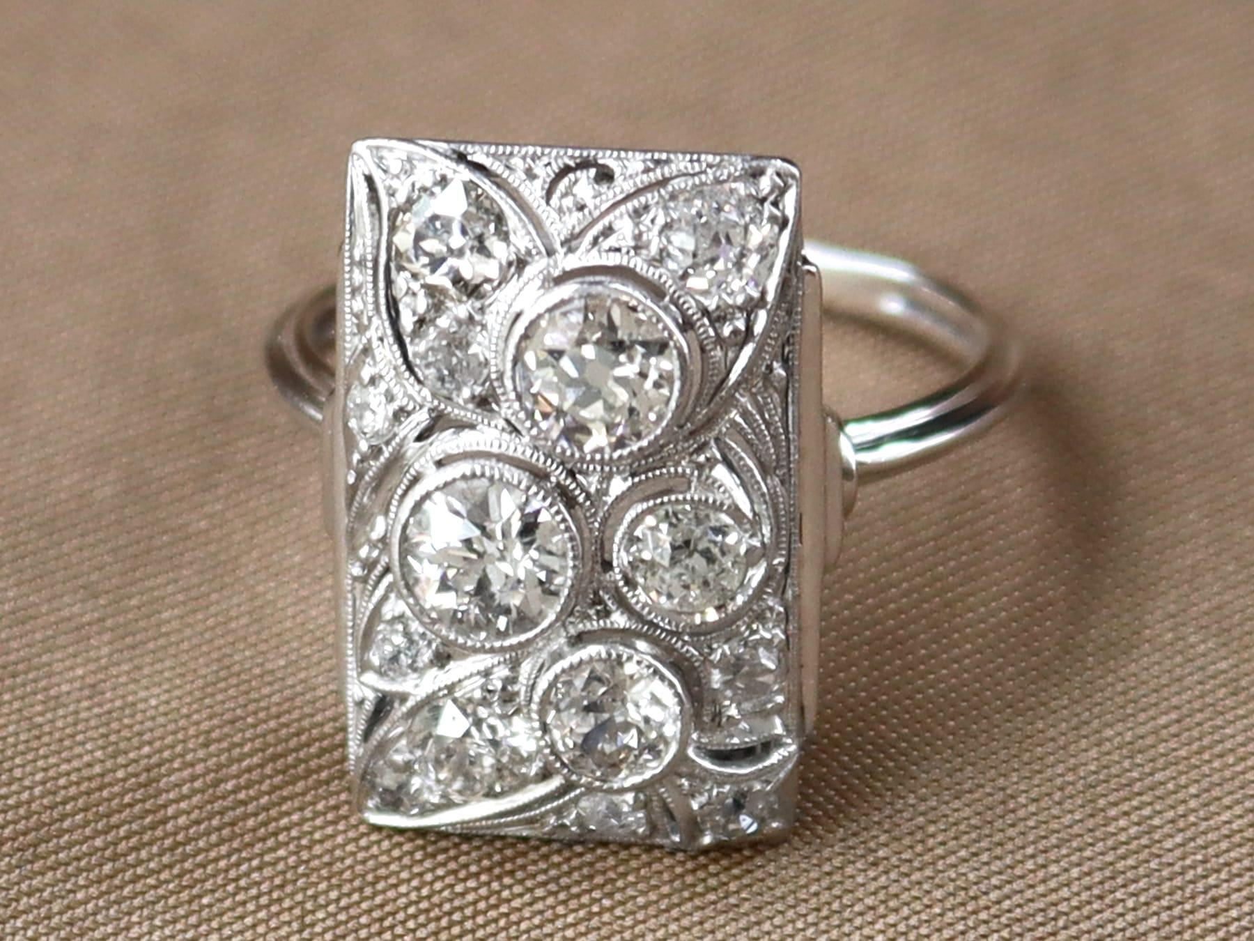 Antique 1.25 Carat Diamond and Platinum Dress Ring Circa 1935 In Excellent Condition For Sale In Jesmond, Newcastle Upon Tyne