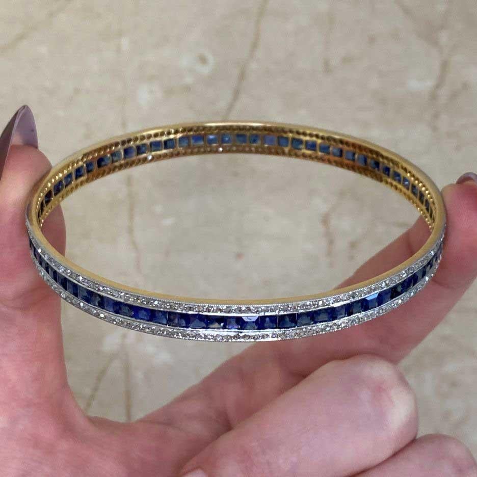 Una extraordinaria alianza con un círculo ininterrumpido de diamantes talla marquesa, cada uno de ellos meticulosamente engastado para maximizar el brillo. Esta exquisita alianza de eternidad presenta aproximadamente 4,5 quilates de diamantes con un