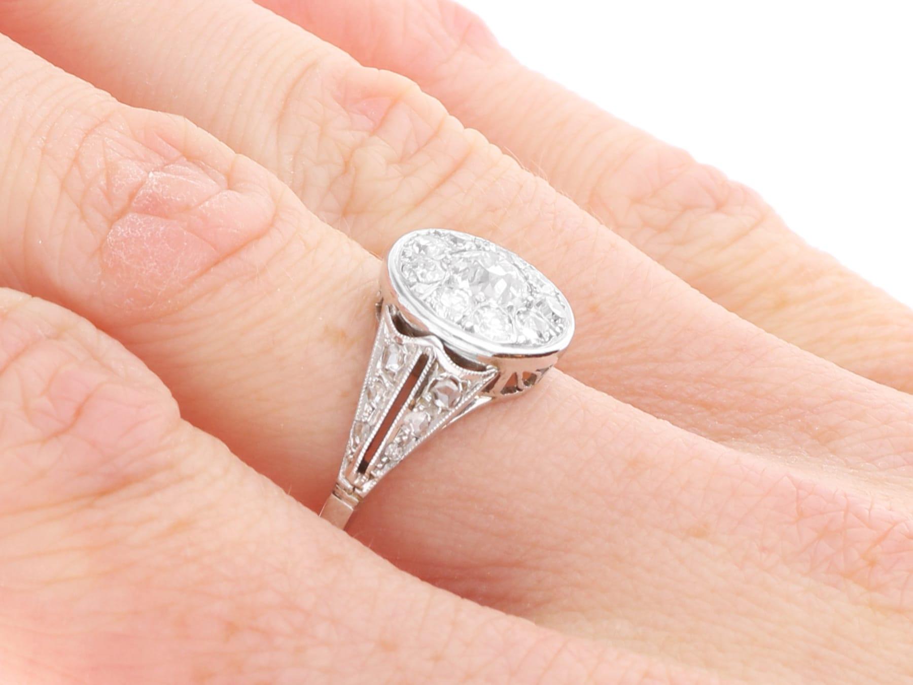 Bague grappe ancienne en or blanc 18 carats et diamants de 1,25 carat, c. 1920 en vente 3