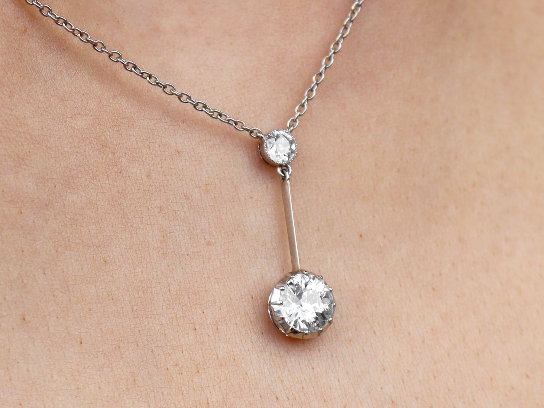 Pendentif ancien en platine et diamant de 1,28 carat Circa 1920 en vente 5