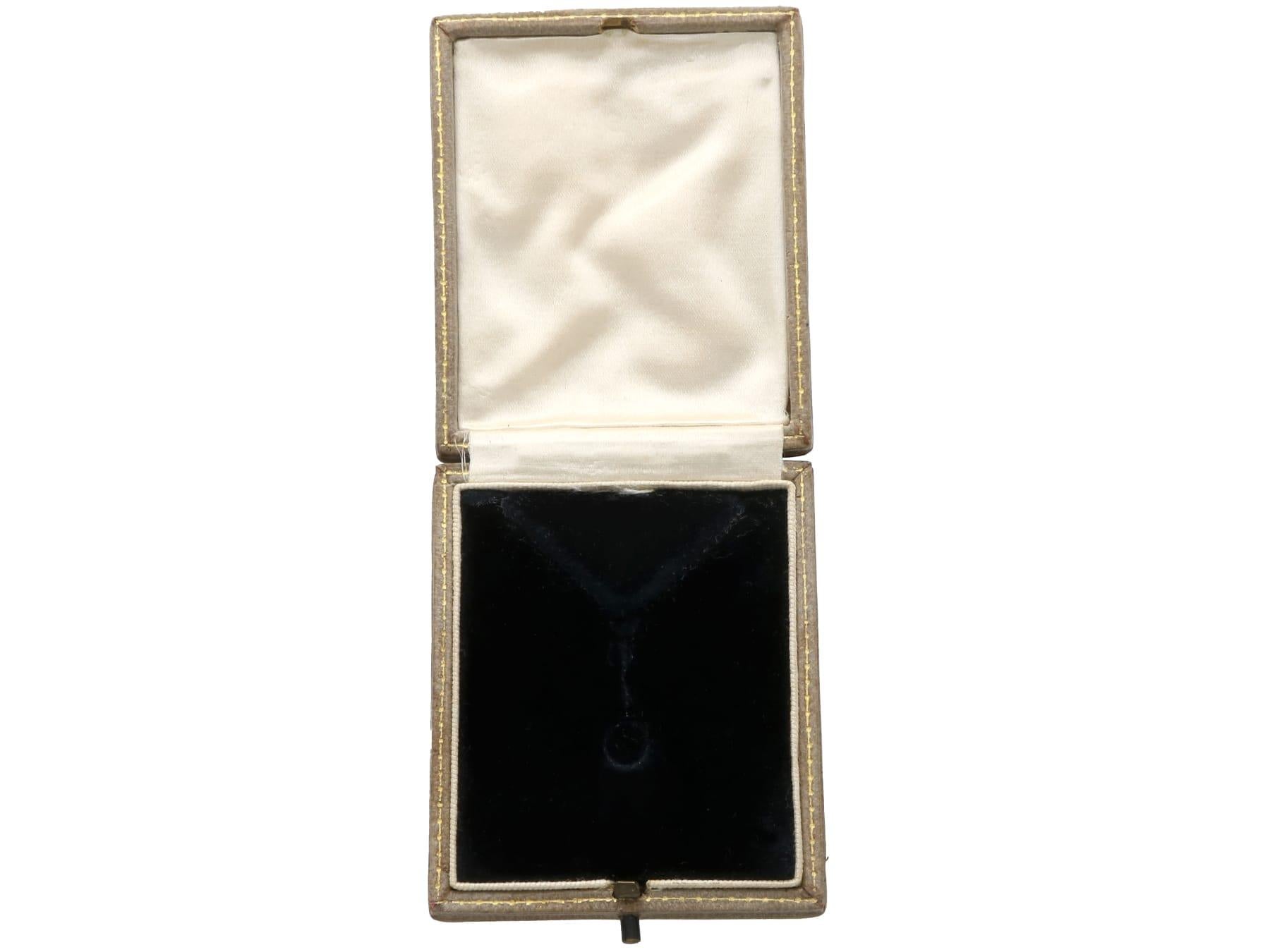 Pendentif ancien en platine et diamant de 1,28 carat Circa 1920 en vente 7