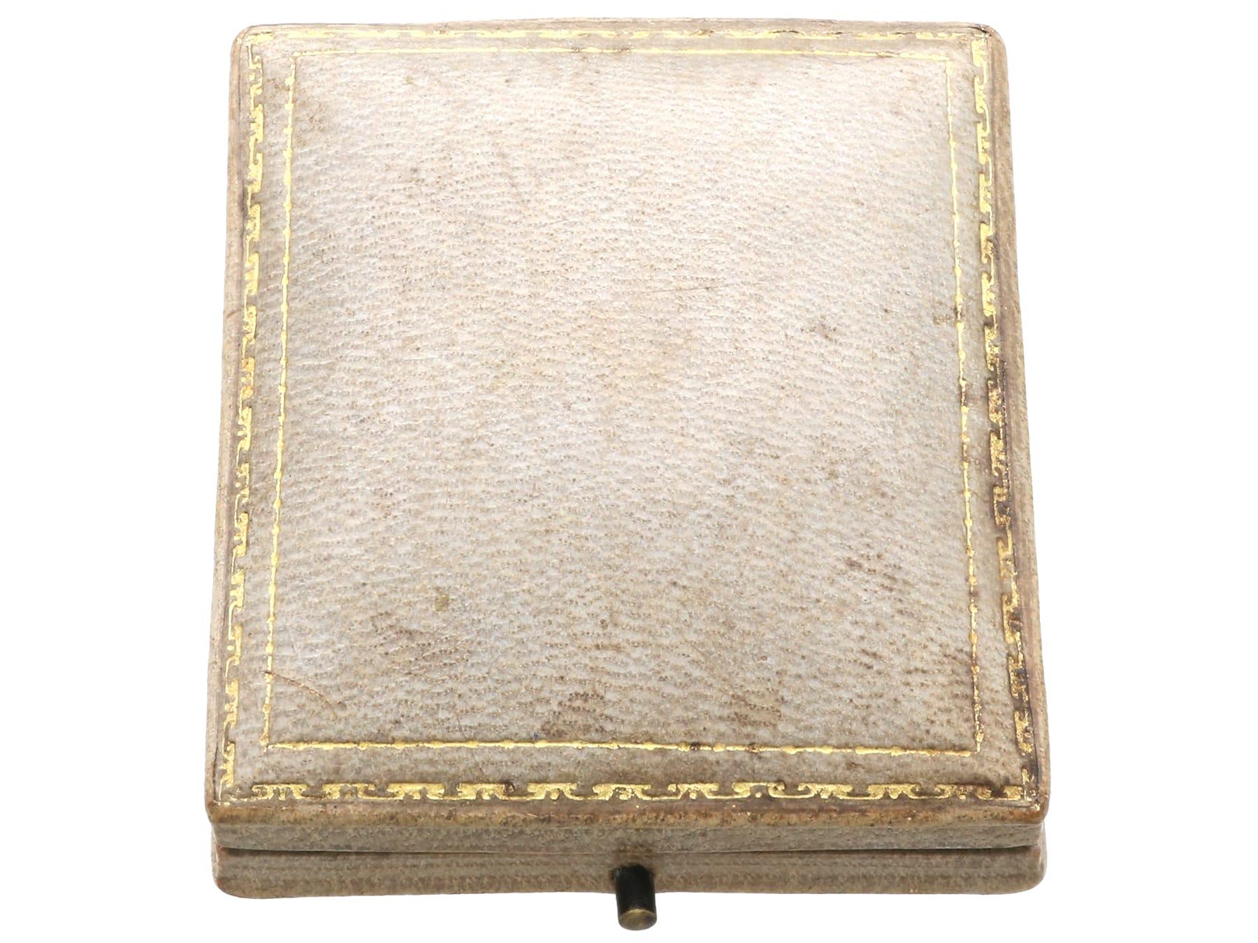 Pendentif ancien en platine et diamant de 1,28 carat Circa 1920 en vente 8