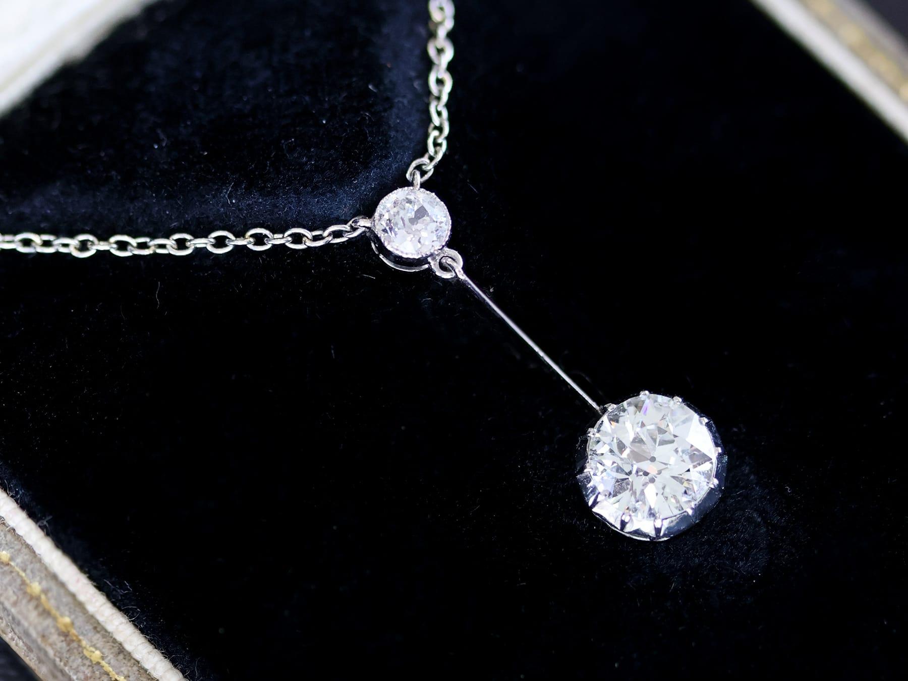 Pendentif ancien en platine et diamant de 1,28 carat Circa 1920 Excellent état - En vente à Jesmond, Newcastle Upon Tyne