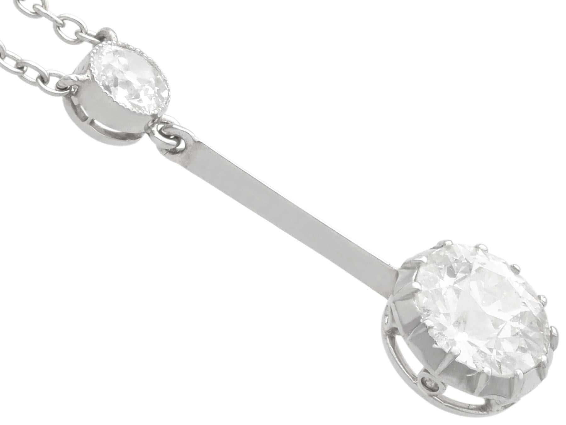 Pendentif ancien en platine et diamant de 1,28 carat Circa 1920 en vente 1