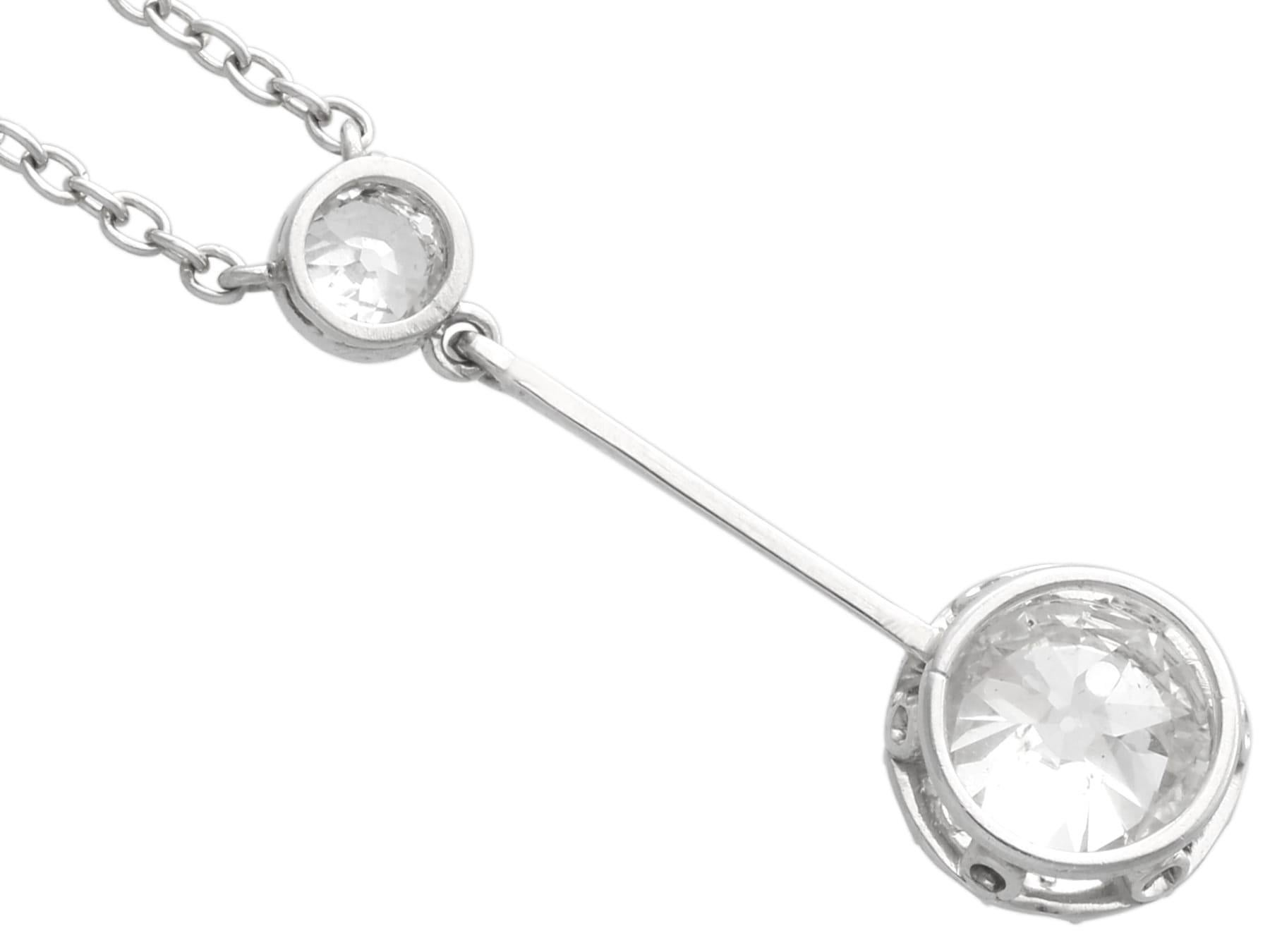 Pendentif ancien en platine et diamant de 1,28 carat Circa 1920 en vente 2
