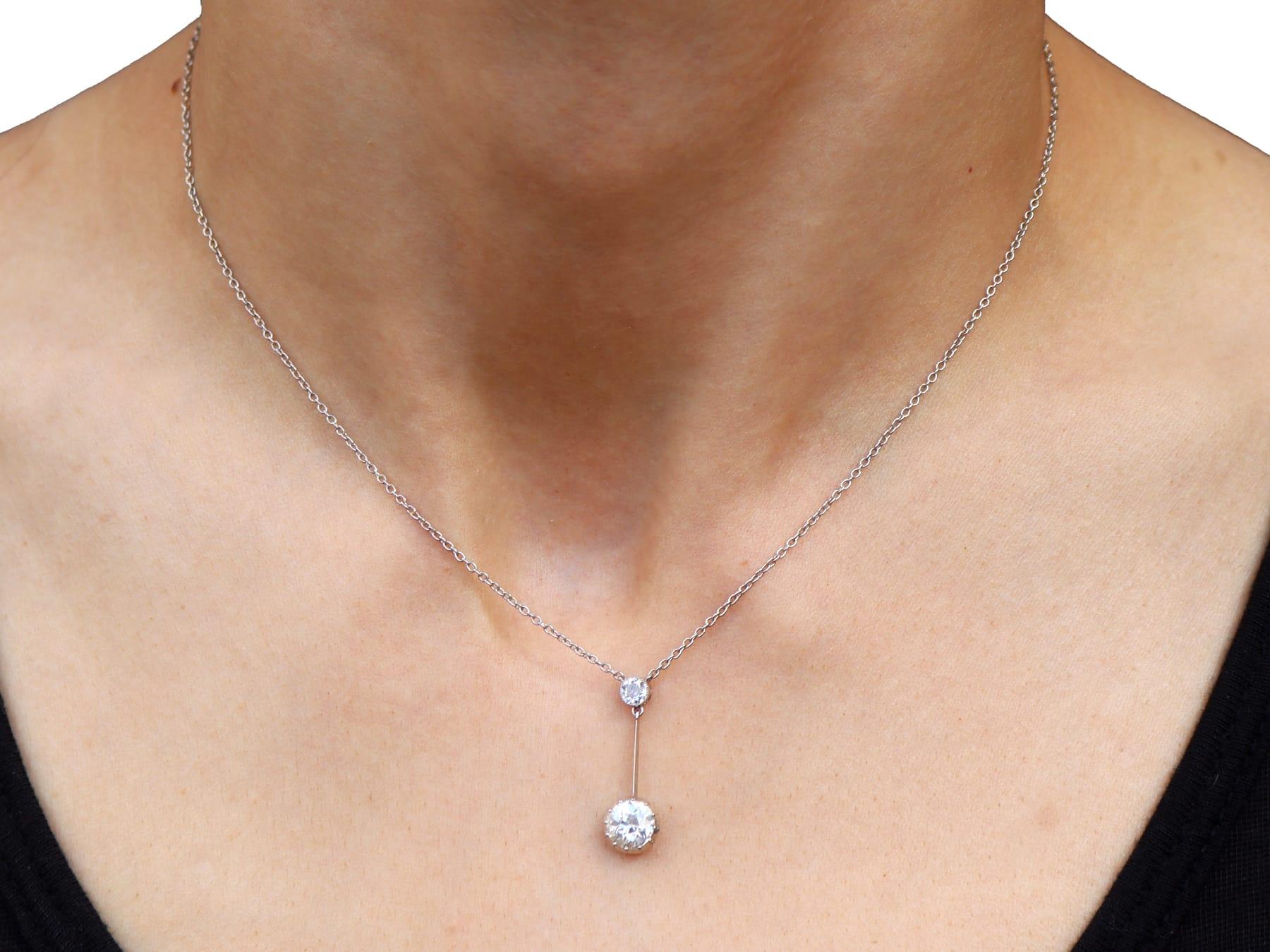Pendentif ancien en platine et diamant de 1,28 carat Circa 1920 en vente 4