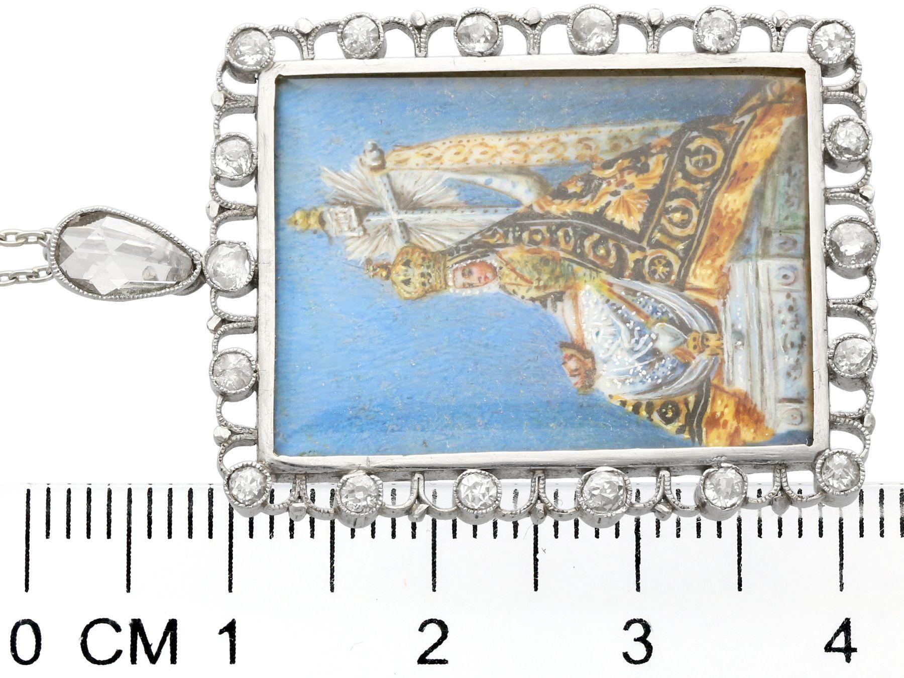 Antico ciondolo con diamante e smalto in miniatura da 1,28 carati, in platino in vendita 1