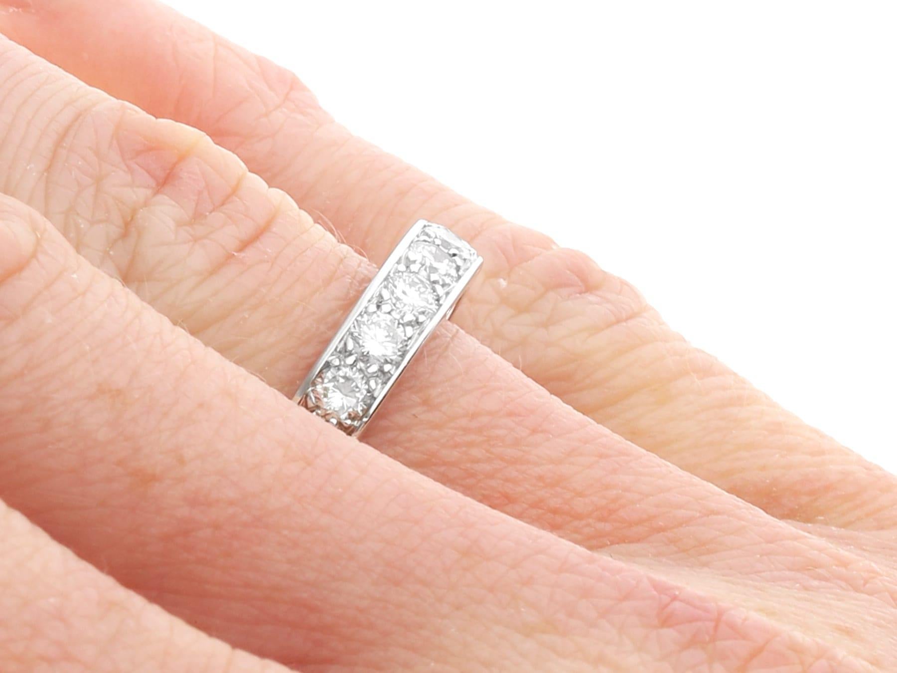 Antiker antiker 1,28 Karat Diamant und 18k Weißgold Ewigkeitsring mit Voll-Eternity-Ring um 1935 im Angebot 5