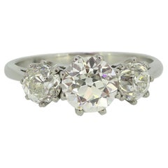 Antiker 1.29 Karat Diamantring mit drei Steinen im Altschliff