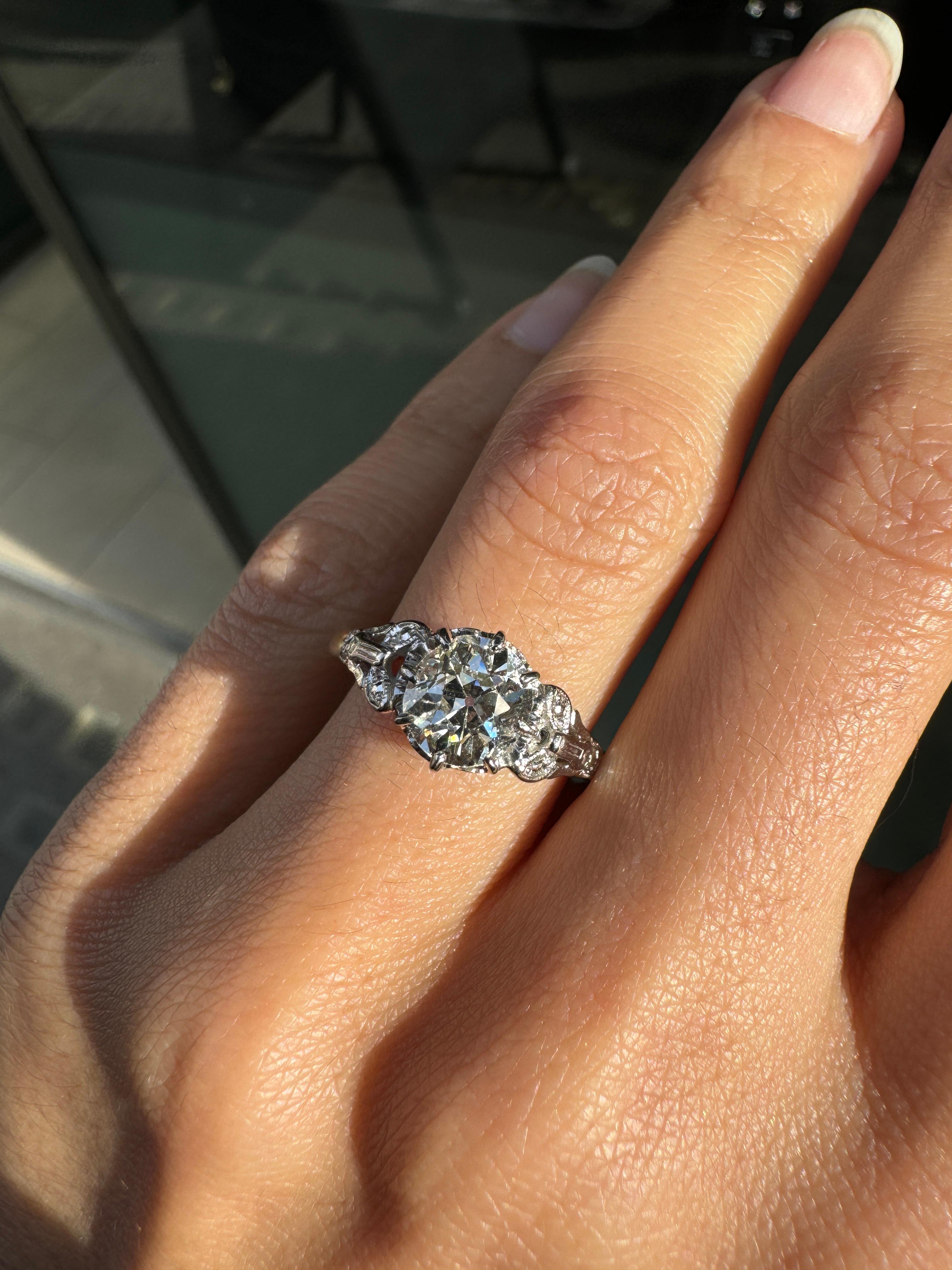 Antique 1.29ct Old Mine Cut Diamond 18 Carat Gold and Platinum Engagement Ring For Sale 2
