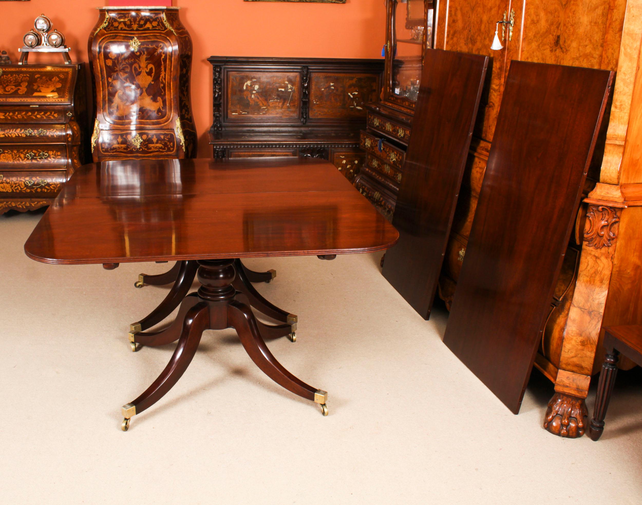 Antique 12ft inch Regency Mahogany Triple Pillar Dining Table c1830 19th C For Sale 9