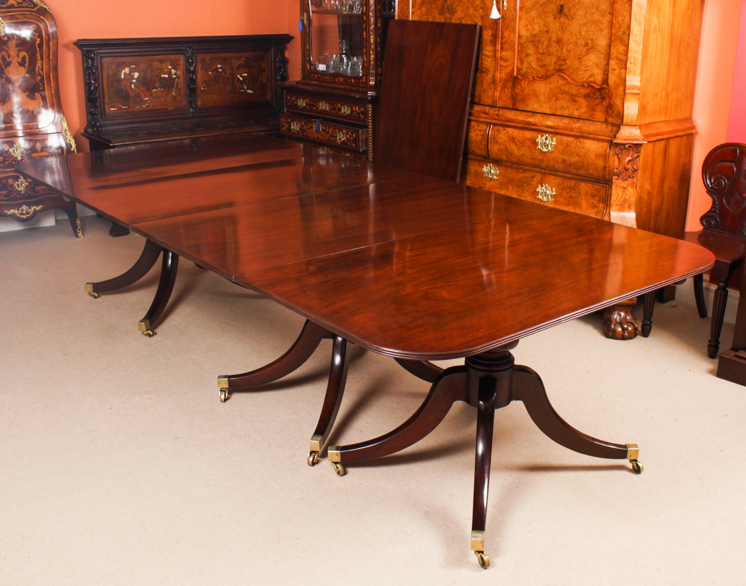 Antique 12ft inch Regency Mahogany Triple Pillar Dining Table c1830 19th C For Sale 5