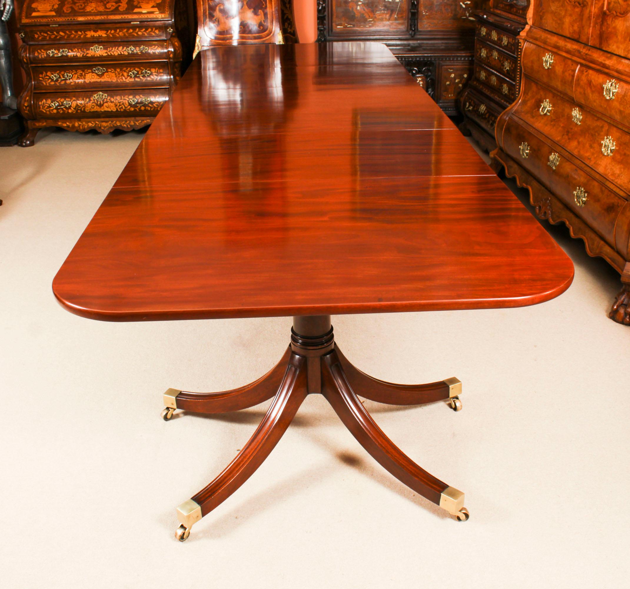 Antique 12ft Regency Triple Pillar Dining Table & 12 Chairs 19th Century In Good Condition For Sale In London, GB