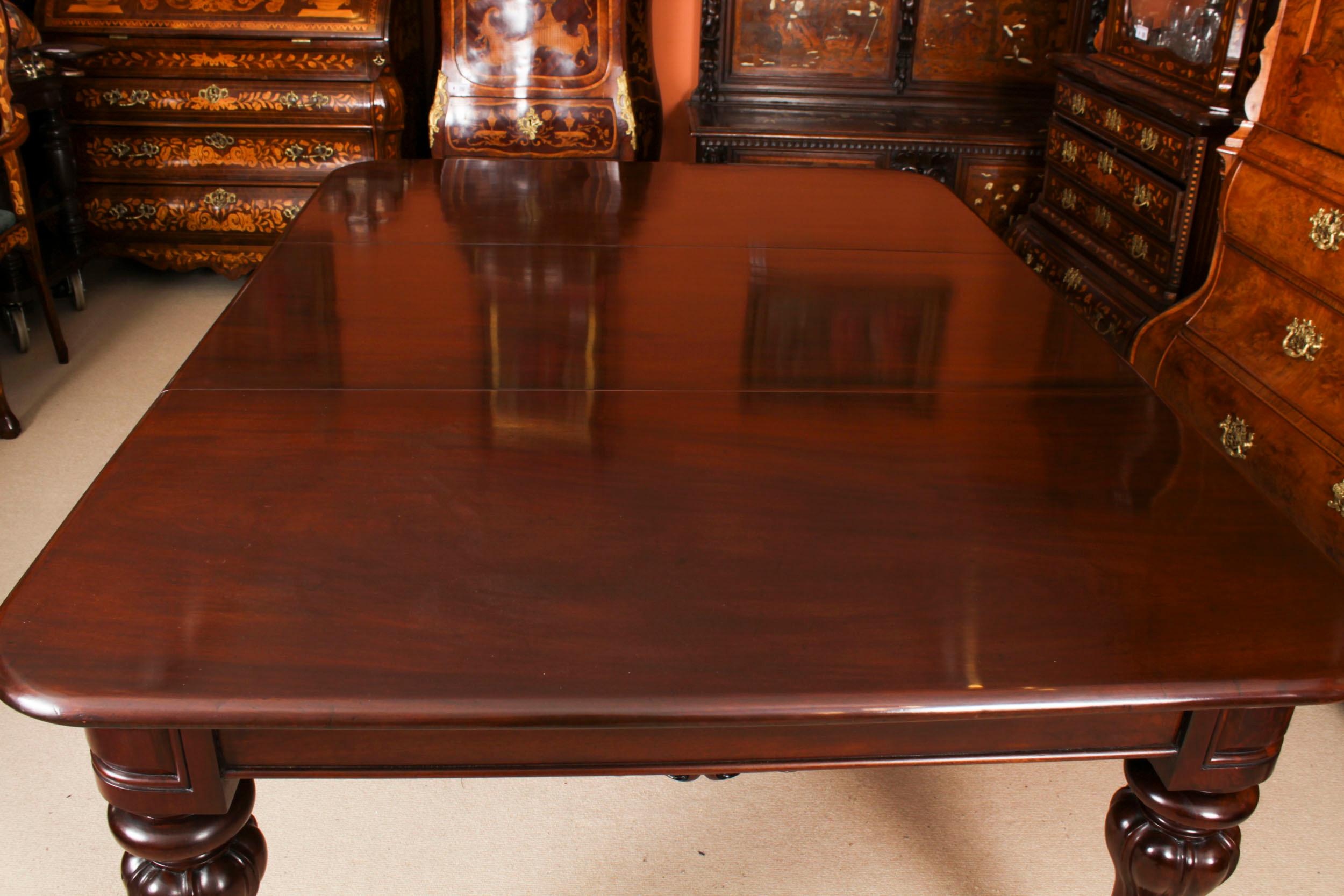 Ancienne table de salle à manger en acajou de 12 pieds CIRCA 1830 et 12 chaises de salle à manger 5