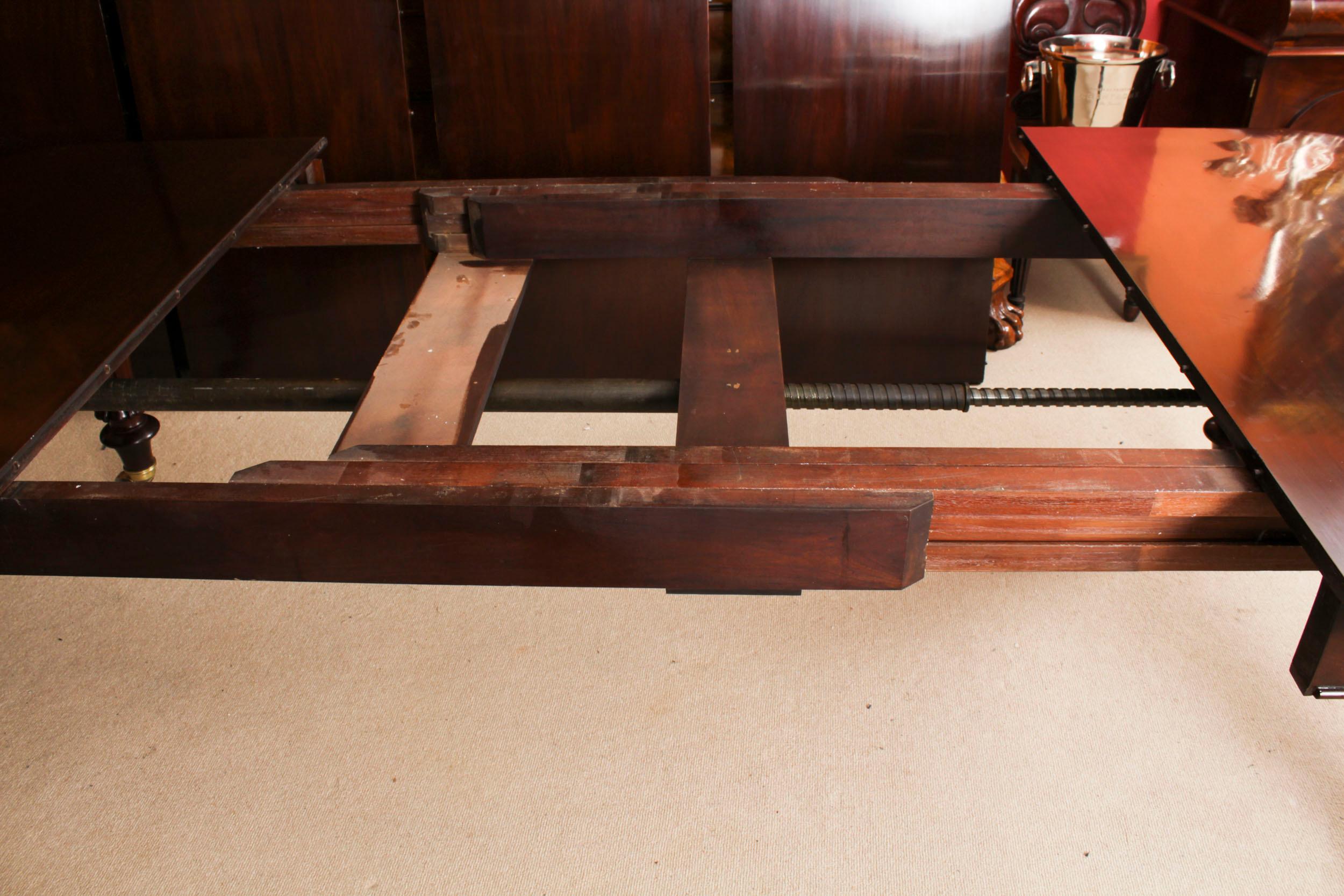 Ancienne table de salle à manger en acajou de 12 pieds CIRCA 1830 et 12 chaises de salle à manger 8