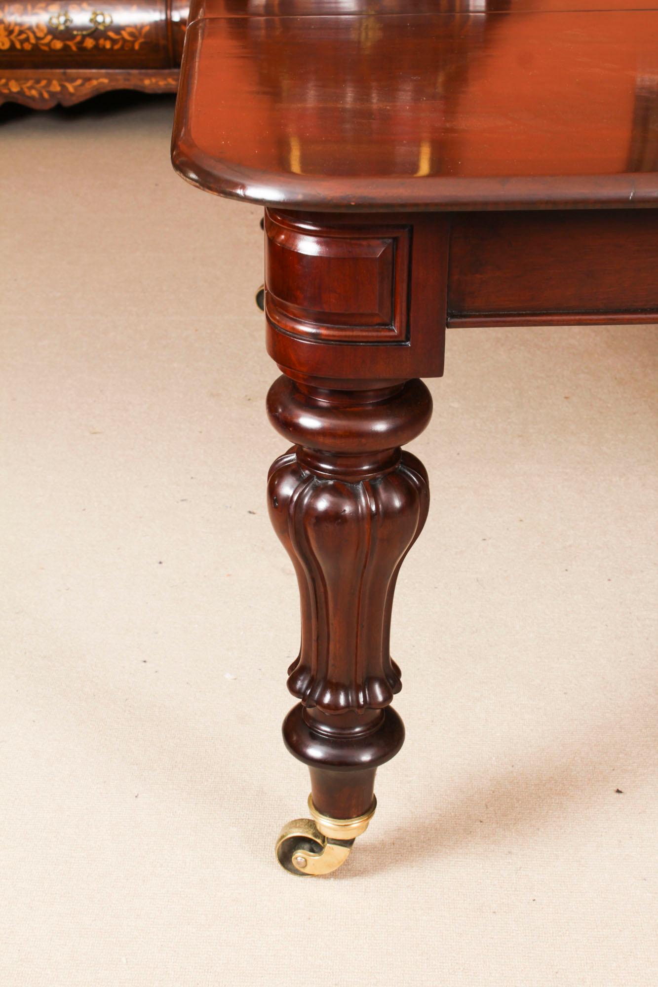 Ancienne table de salle à manger en acajou de 12 pieds CIRCA 1830 et 12 chaises de salle à manger 9