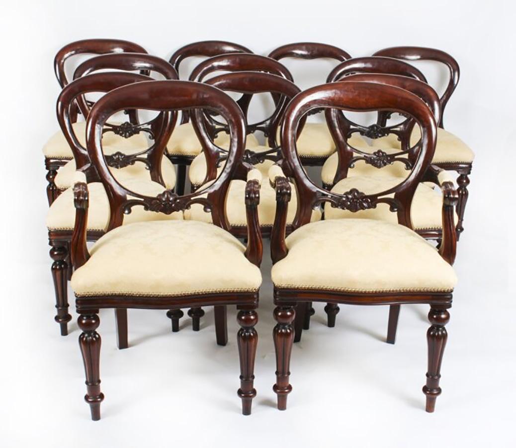Ancienne table de salle à manger en acajou de 12 pieds CIRCA 1830 et 12 chaises de salle à manger 10