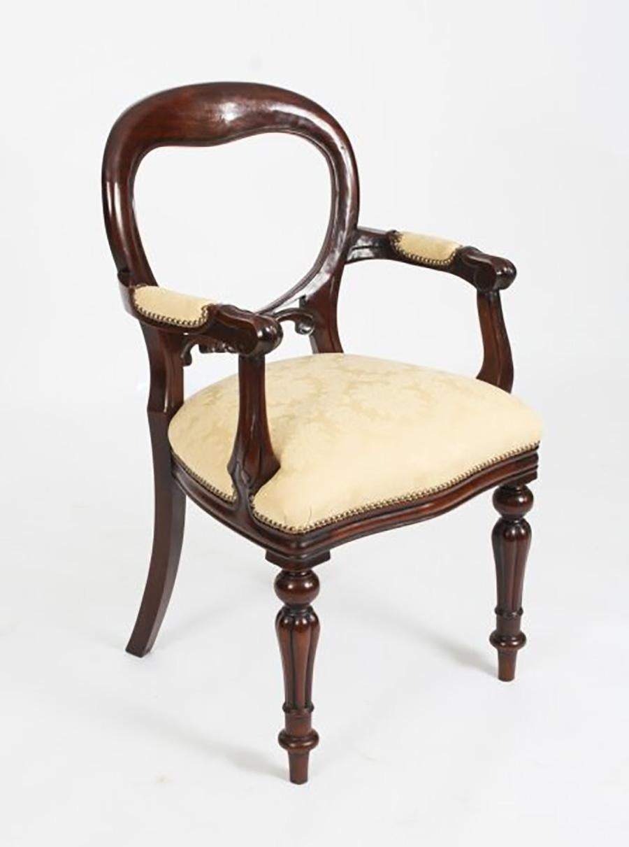 Ancienne table de salle à manger en acajou de 12 pieds CIRCA 1830 et 12 chaises de salle à manger 11