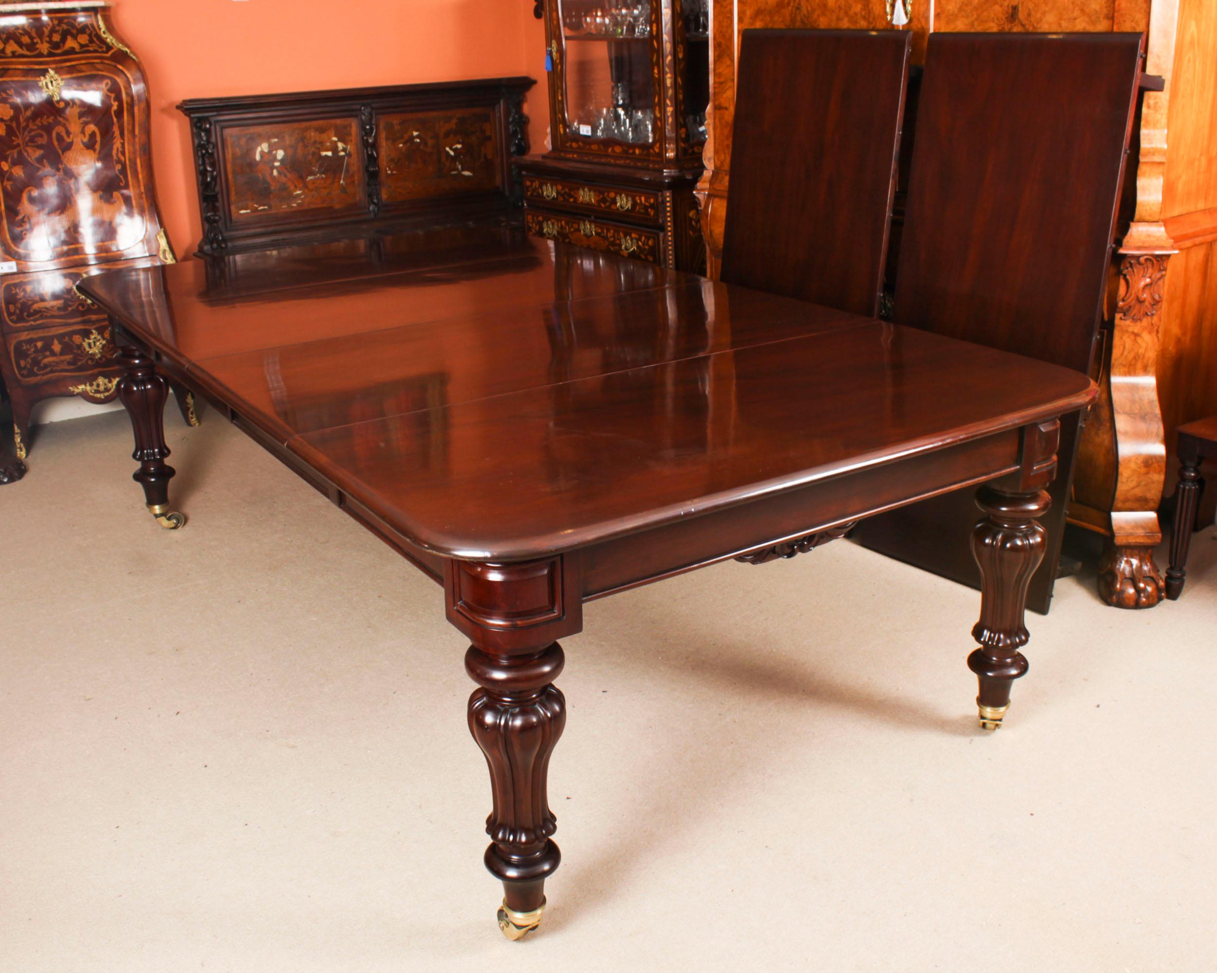 Ancienne table de salle à manger en acajou de 12 pieds CIRCA 1830 et 12 chaises de salle à manger 1