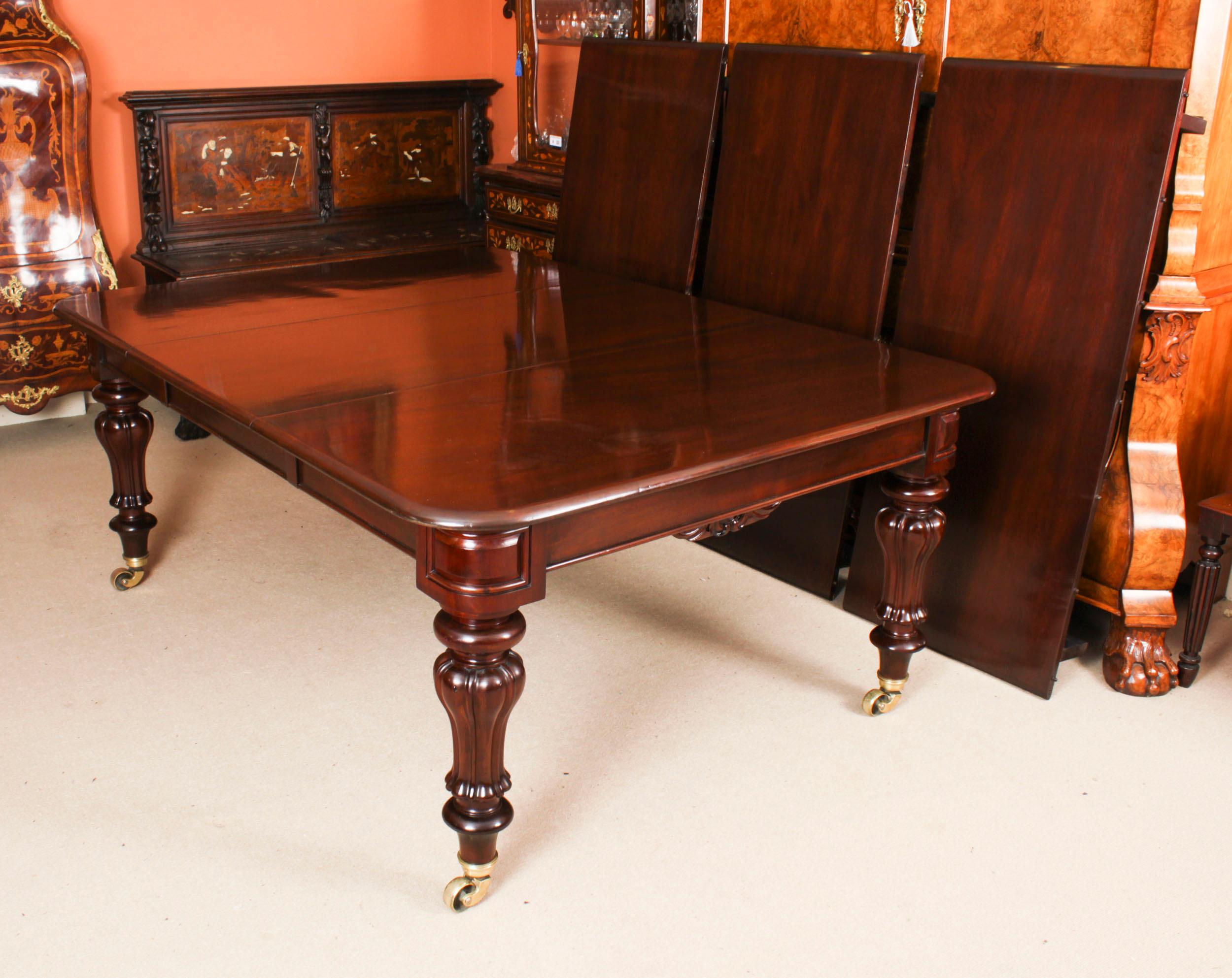 Ancienne table de salle à manger en acajou de 12 pieds CIRCA 1830 et 12 chaises de salle à manger 2