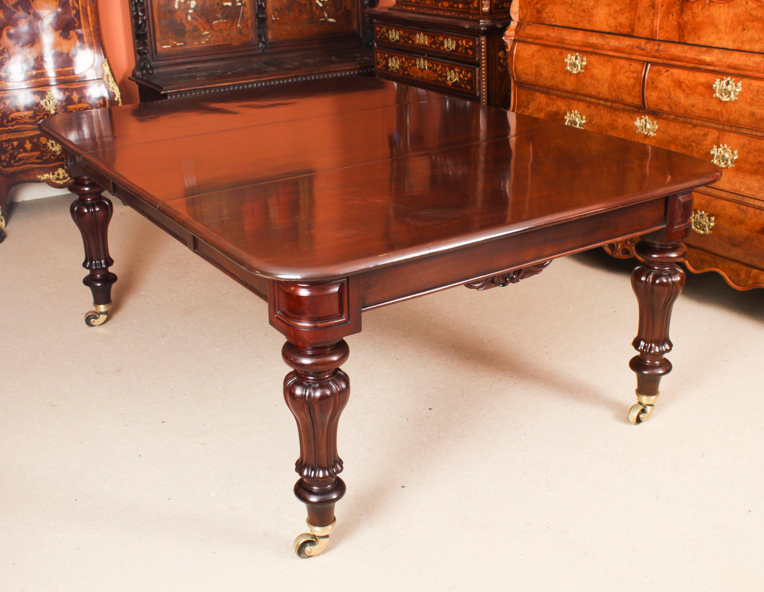 Ancienne table de salle à manger en acajou de 12 pieds CIRCA 1830 et 12 chaises de salle à manger 3