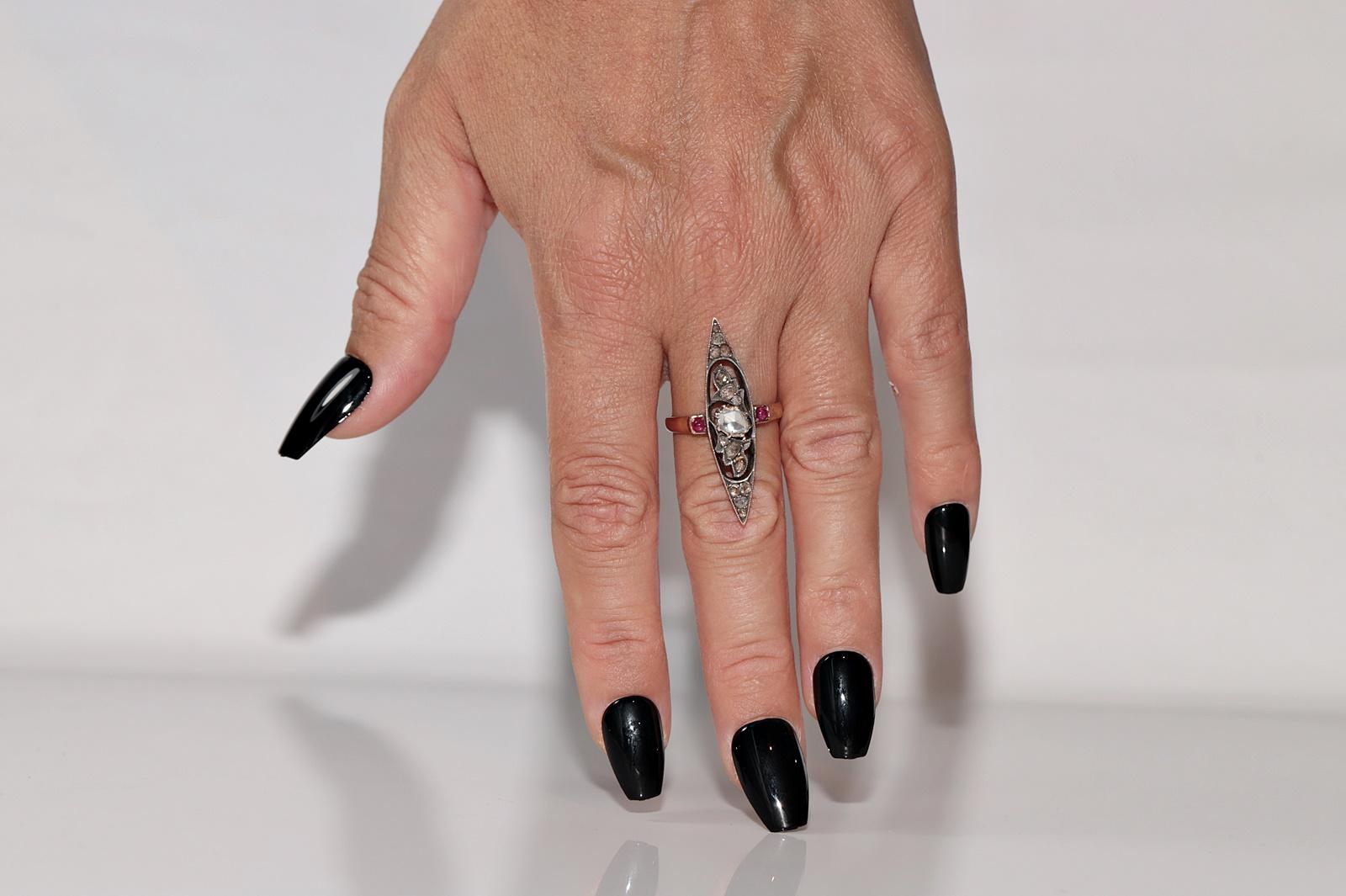 En très bon état.
Le poids total est de 4,7 grammes.
Au total, un diamant de 0,60 ct.
Totalement en rubis 0.24 ct.
La taille de la bague est US 8
Nous pouvons fabriquer n'importe quelle taille.
La boîte n'est pas incluse.
N'hésitez pas à nous