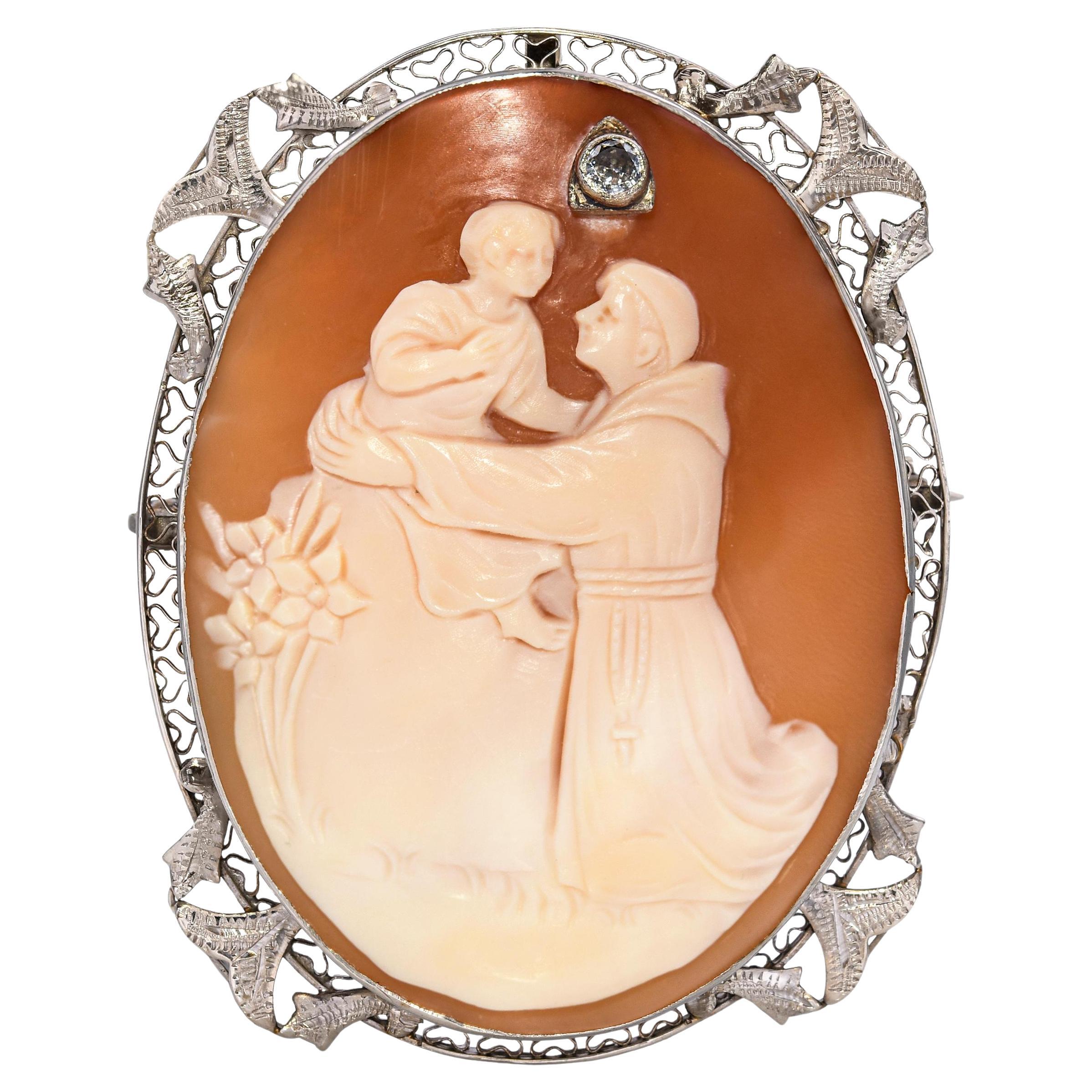 Antike 12k Weißgold Shell Cameo mit Diamant-Akzent-Brosche im Angebot