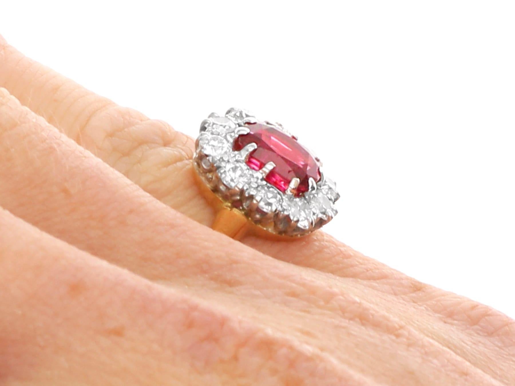 Bague ancienne 1,30 carat rubis 1 carat diamant or jaune 18k Circa 1935 en vente 4