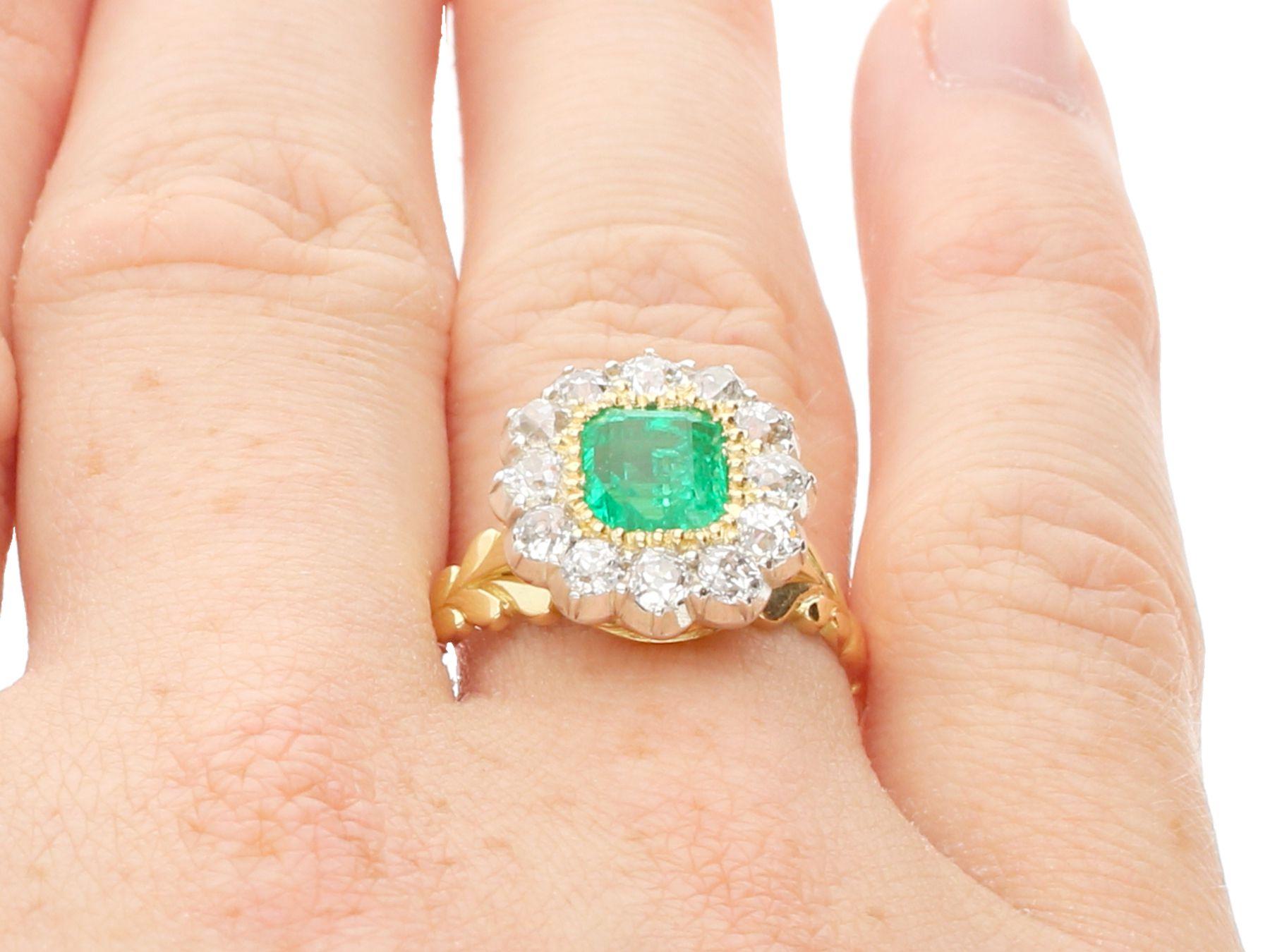 Antique 1.31Ct Emerald and Diamond Yellow Gold Cocktail Ring For Sale 3