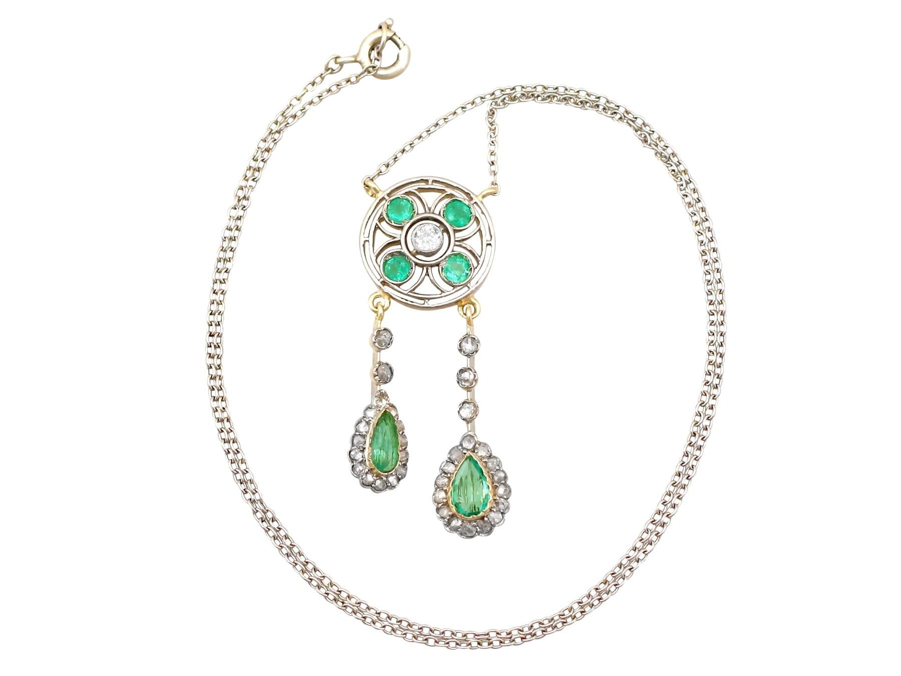 Antike 1,32 Karat Smaragd-Diamant-Halskette aus 15 Karat Gelbgold (Rundschliff) im Angebot