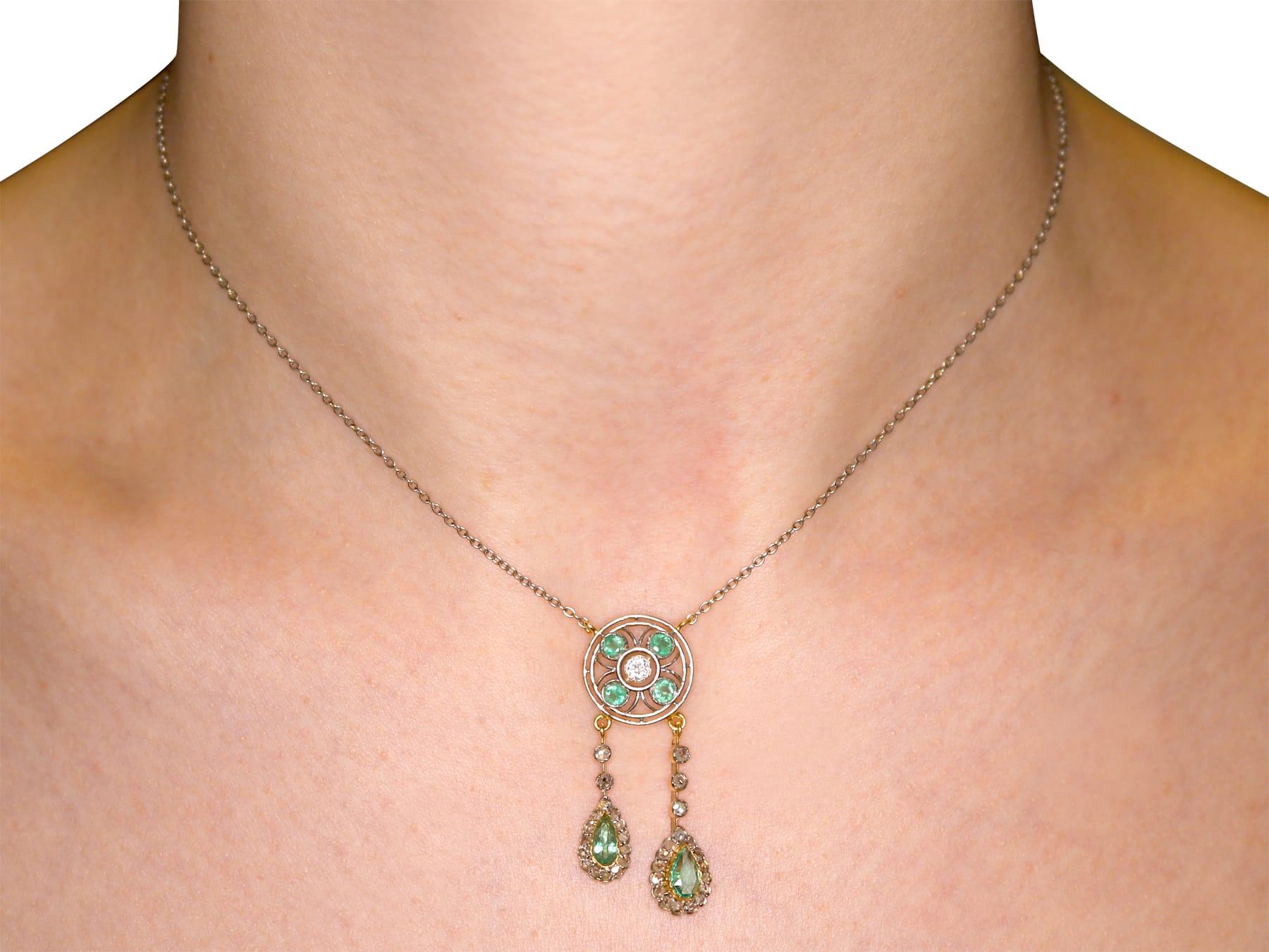 Antike 1,32 Karat Smaragd-Diamant-Halskette aus 15 Karat Gelbgold im Angebot 3