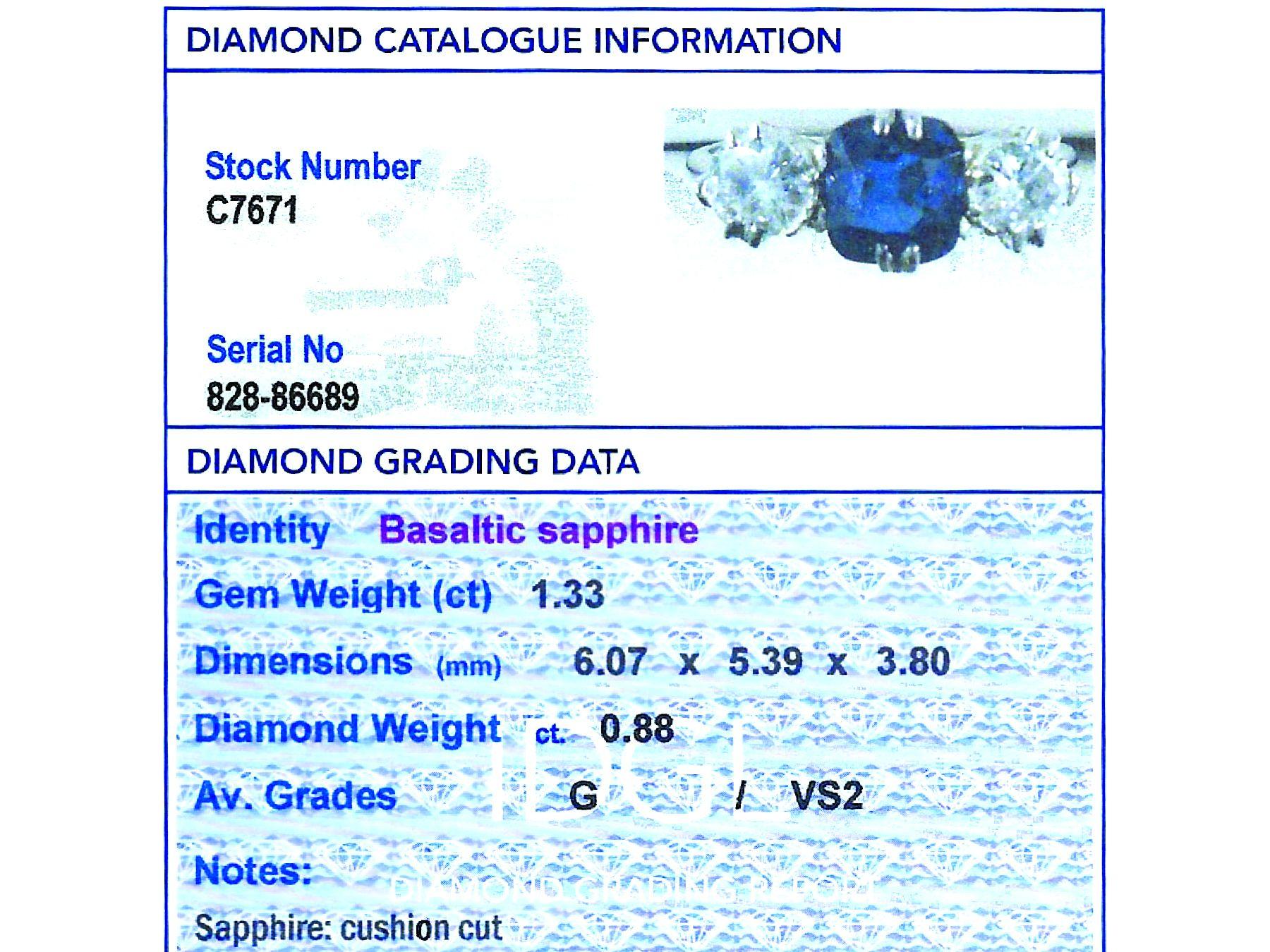 Antiker 1,33 Karat Basalischer Saphir und 0,88 Karat Diamant Platin Trilogy-Ring  im Angebot 2