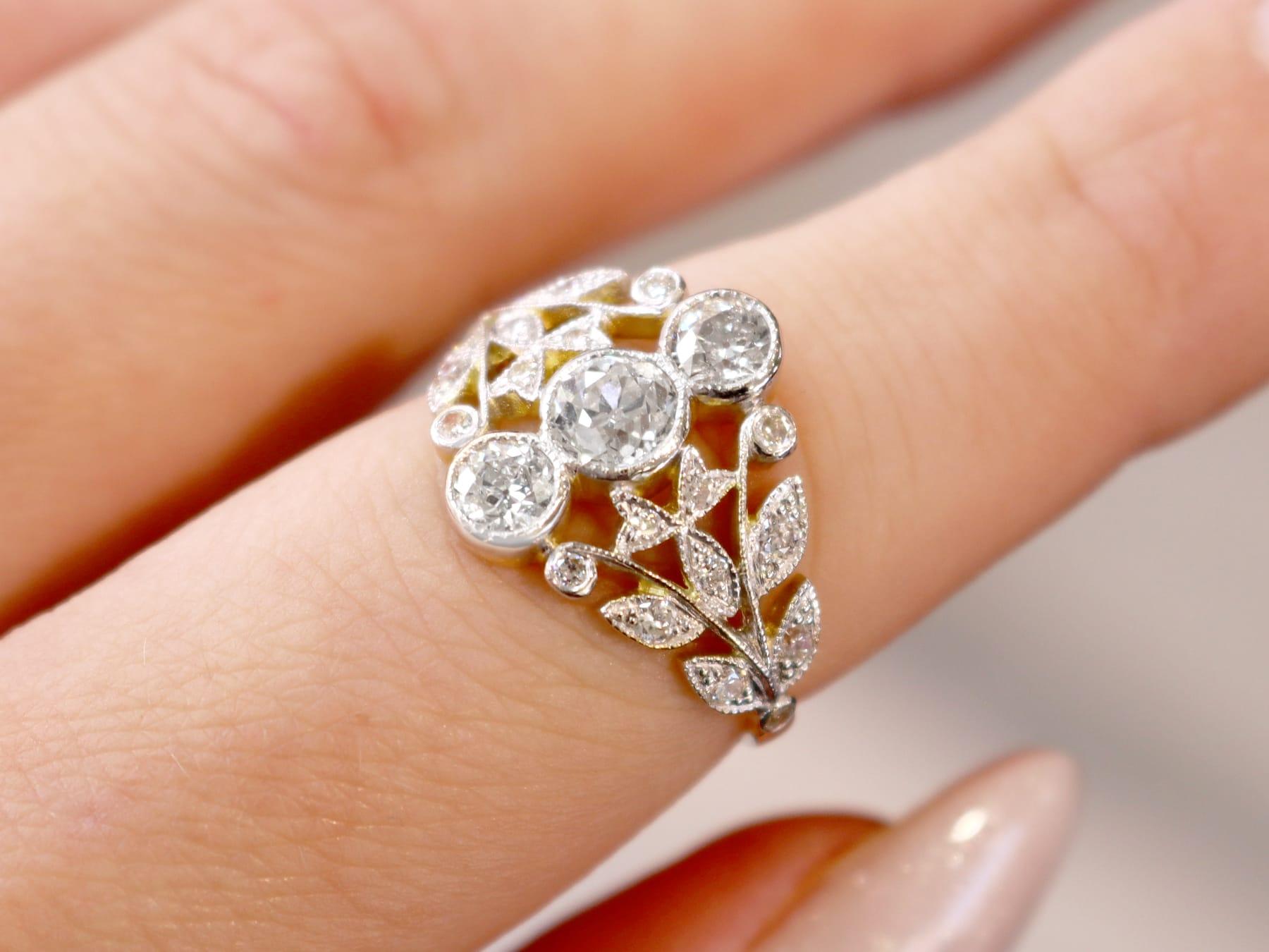 Anillo de cóctel antiguo de oro amarillo de 18 quilates y diamantes de 1,33 quilates Circa 1915 Corte europeo antiguo en venta