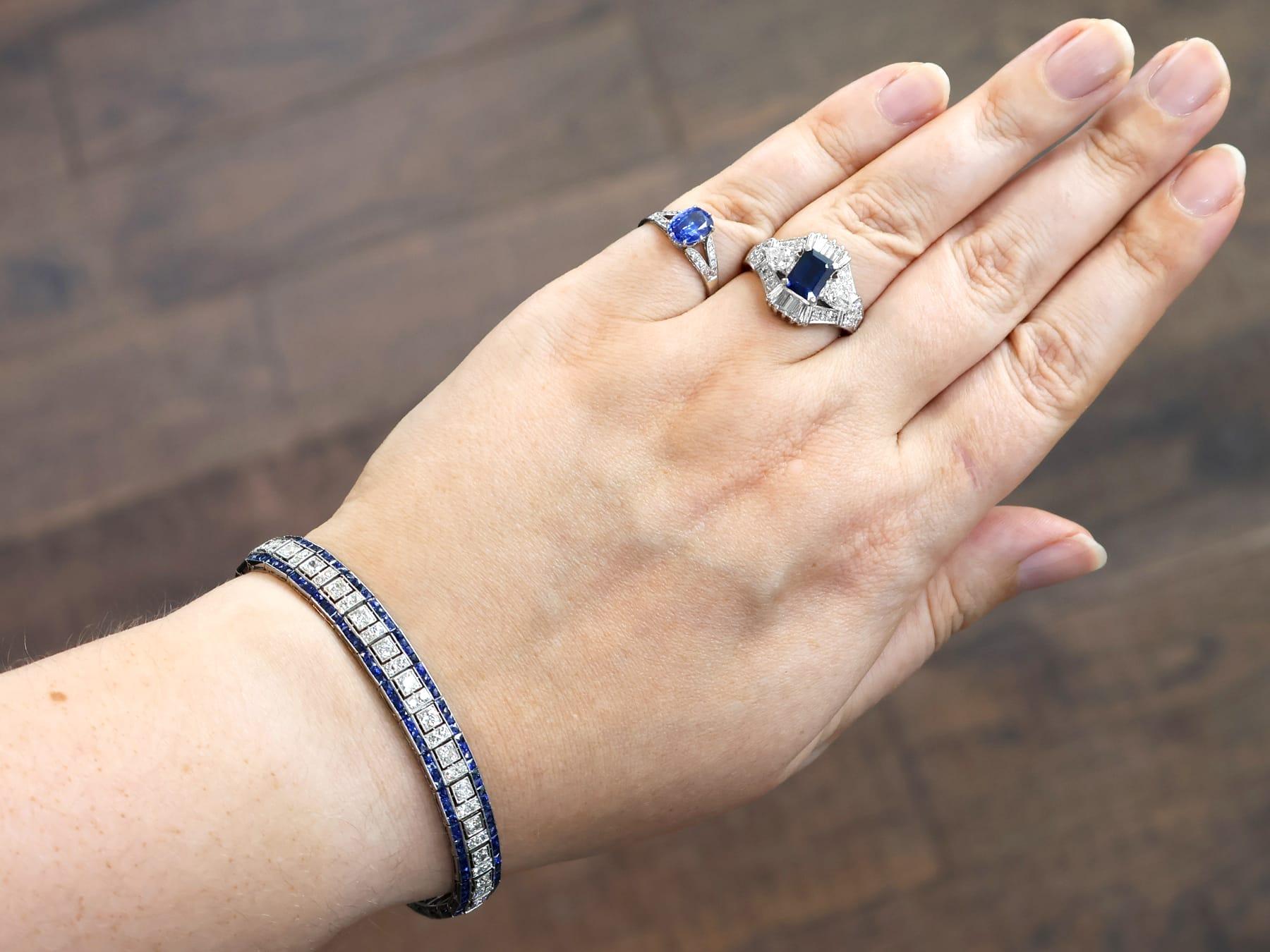 da uomo o donna Antique 1.35 Carat Sapphire and 0.12 Carat Diamond Platinum Ring Circa 1915 in vendita