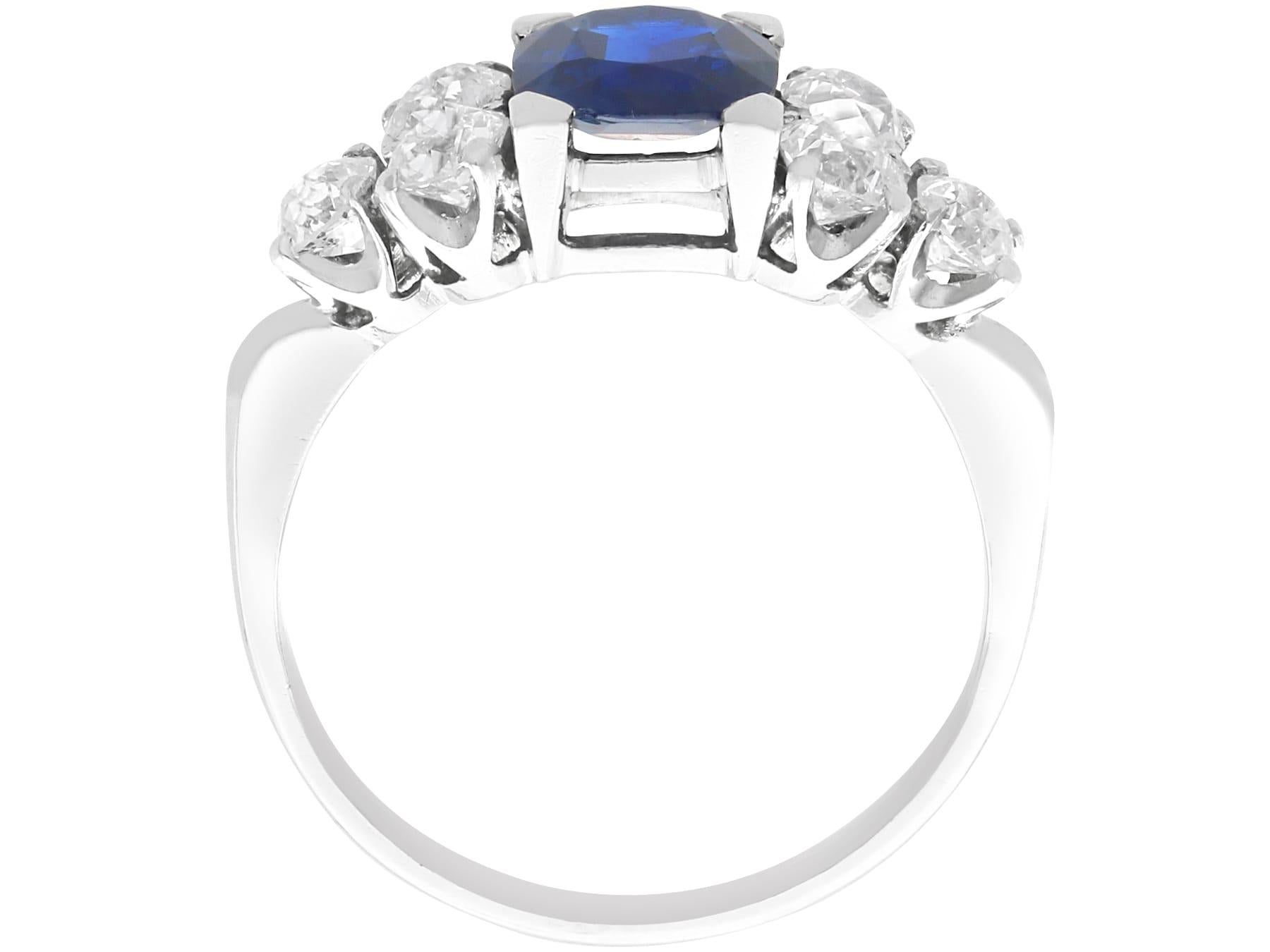 Femenino o masculino Zafiro antiguo de 1,35 quilates y diamante de 0,90 quilates, anillo de platino Circa 1935 en venta
