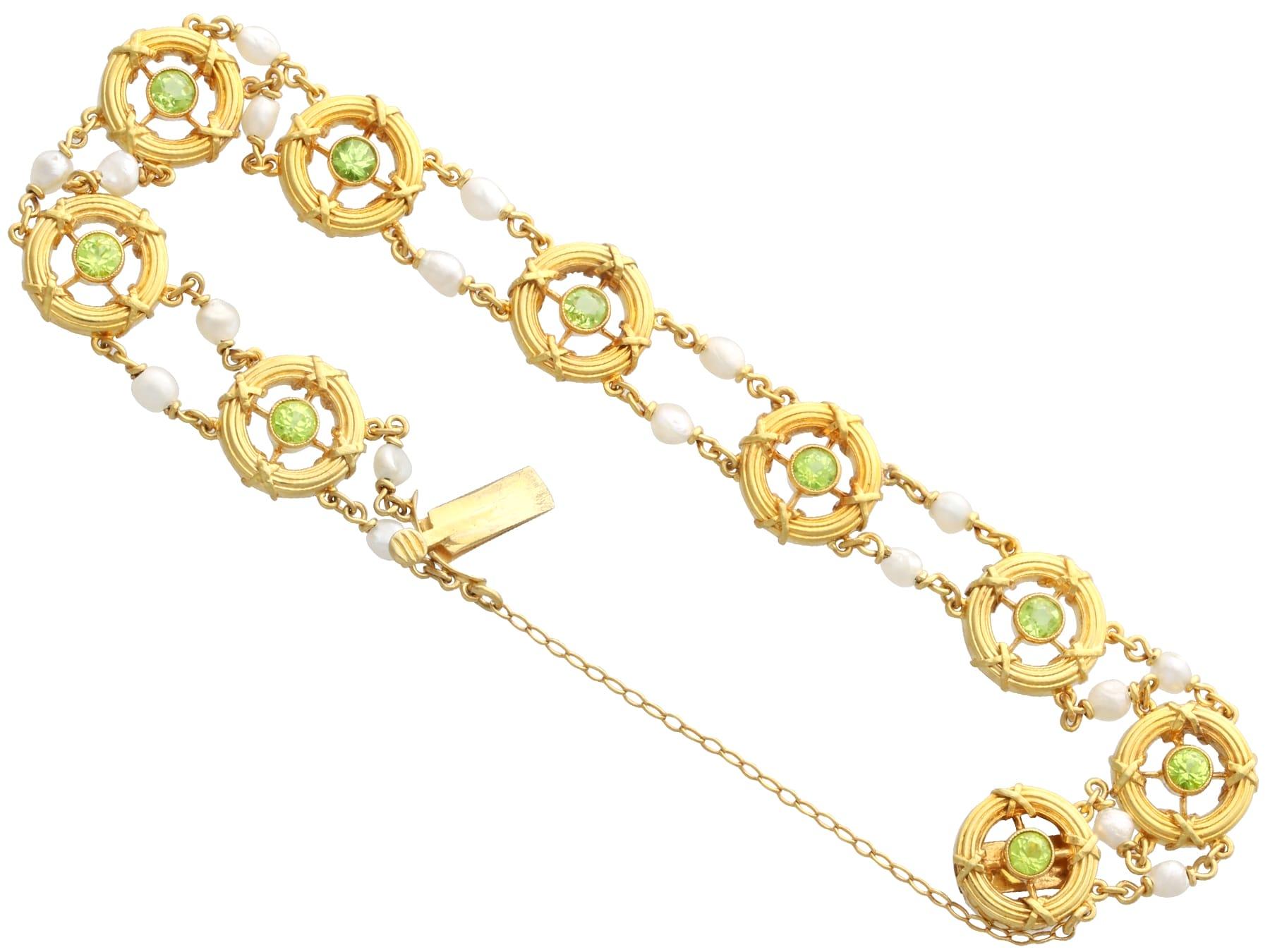 Antique 1.35ct Peridot, Natural Pearl and 15ct Yellow Gold Bracelet Circa 1900 For Sale 1