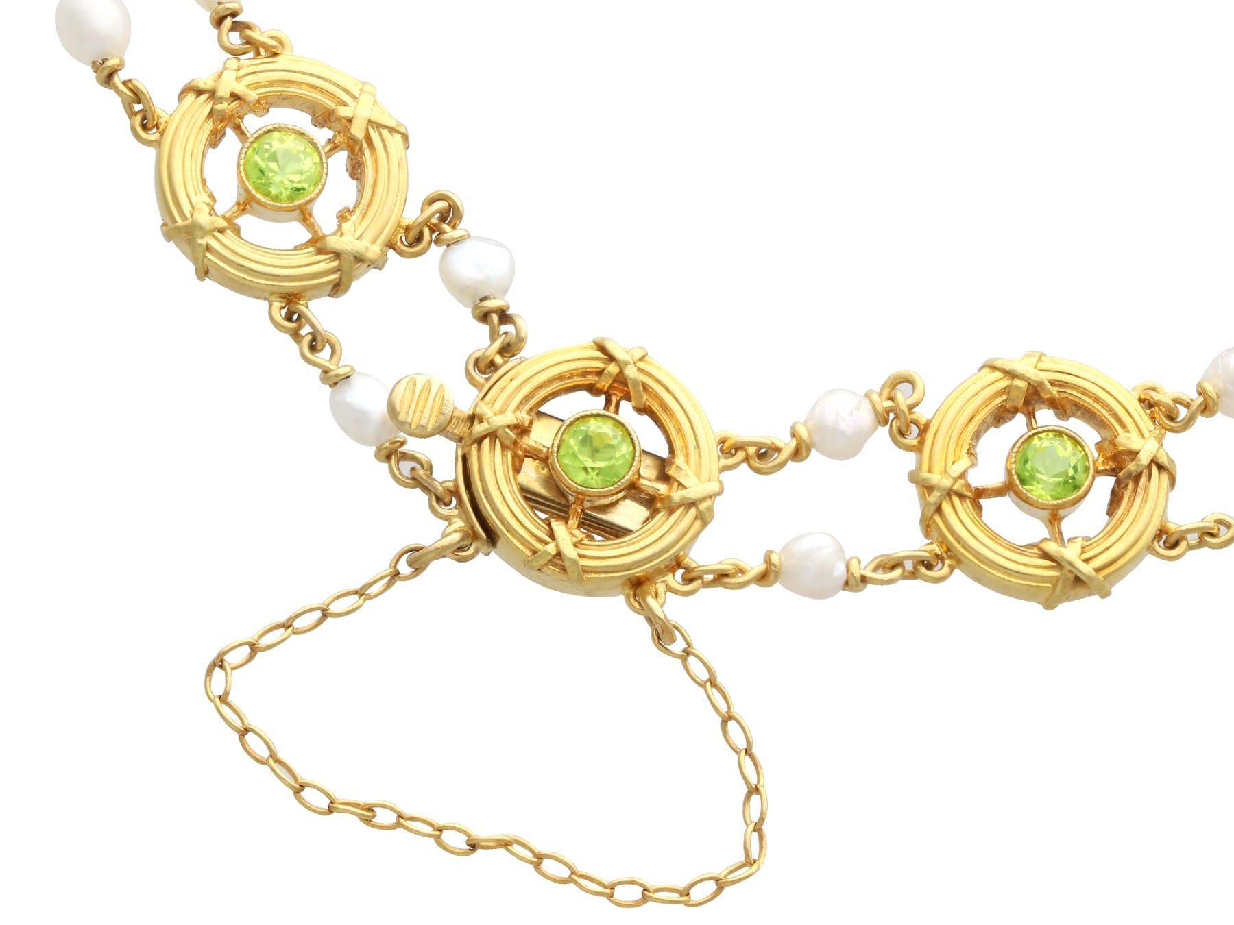 Antique 1.35ct Peridot, Natural Pearl and 15ct Yellow Gold Bracelet Circa 1900 For Sale 2