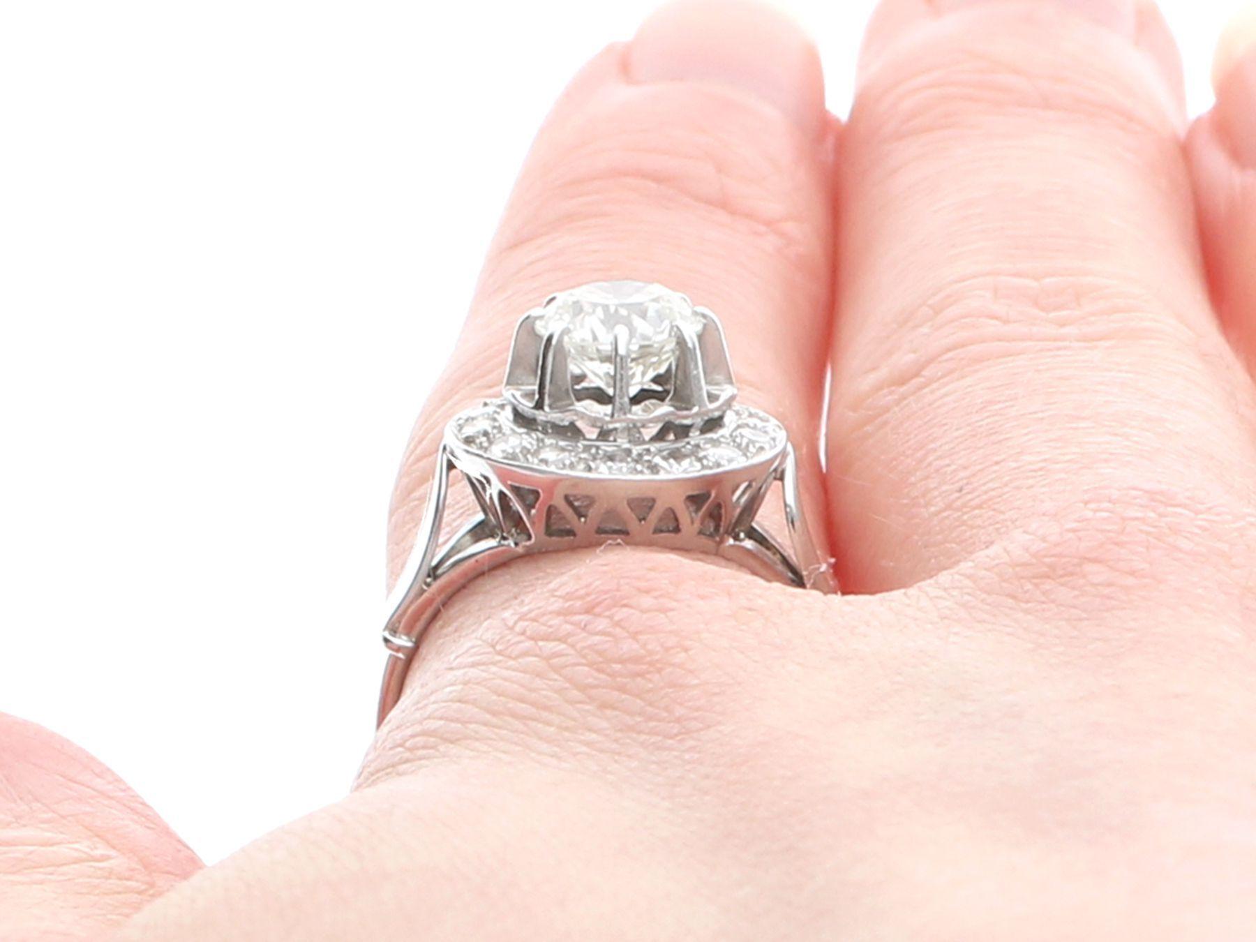 Women's or Men's Antique 1.36 Carat Diamond and White Gold Engagement Ring, circa 1920 For Sale