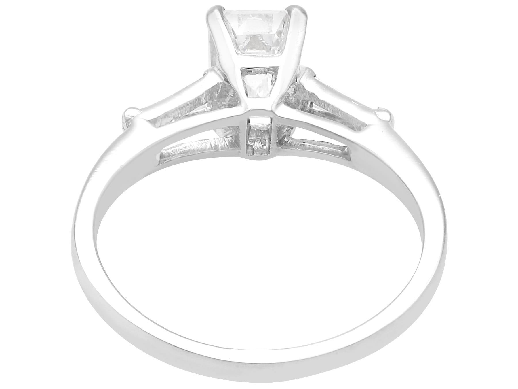 Antiguo anillo de compromiso solitario de 1,36 quilates de diamantes y oro blanco de 14 quilates Circa 1930 en Excelente estado para la venta en Jesmond, Newcastle Upon Tyne