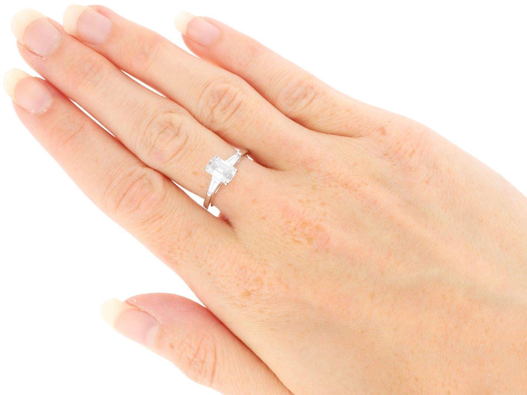 Antiguo anillo de compromiso solitario de 1,36 quilates de diamantes y oro blanco de 14 quilates Circa 1930 en venta 4