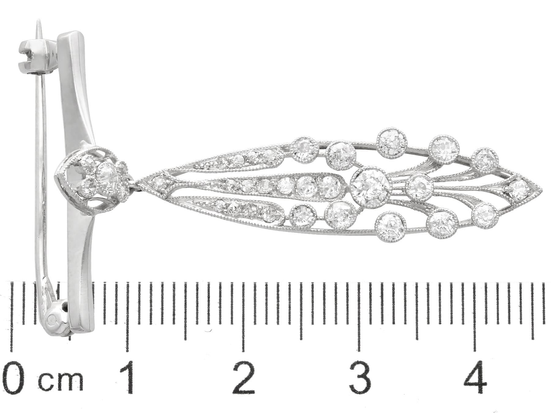 Broche pendante ancienne en platine et or blanc 15 carats avec diamants de 1,38 carat, c. 1925 en vente 2
