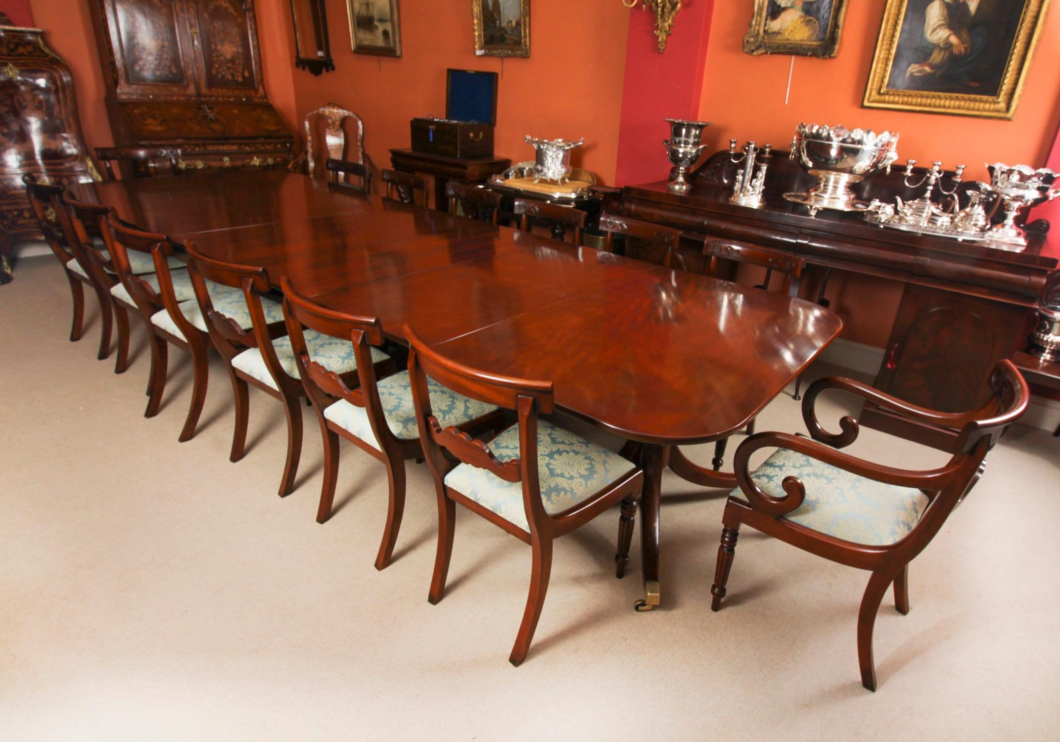 Milieu du XIXe siècle Ancienne table de salle à manger à trois piliers George IV Regency 13ft C1830 19ème siècle en vente