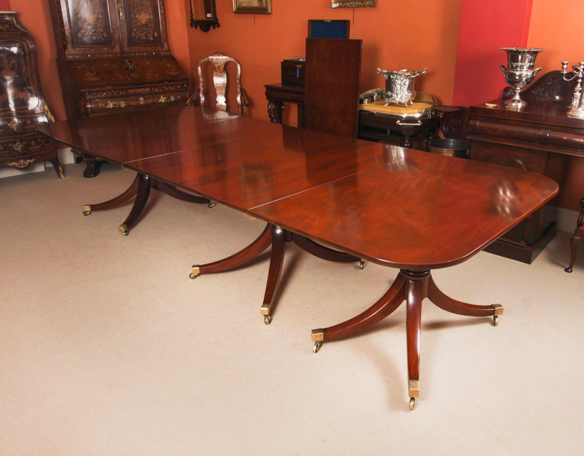 Acajou Ancienne table de salle à manger à trois piliers George IV Regency 13ft C1830 19ème siècle en vente